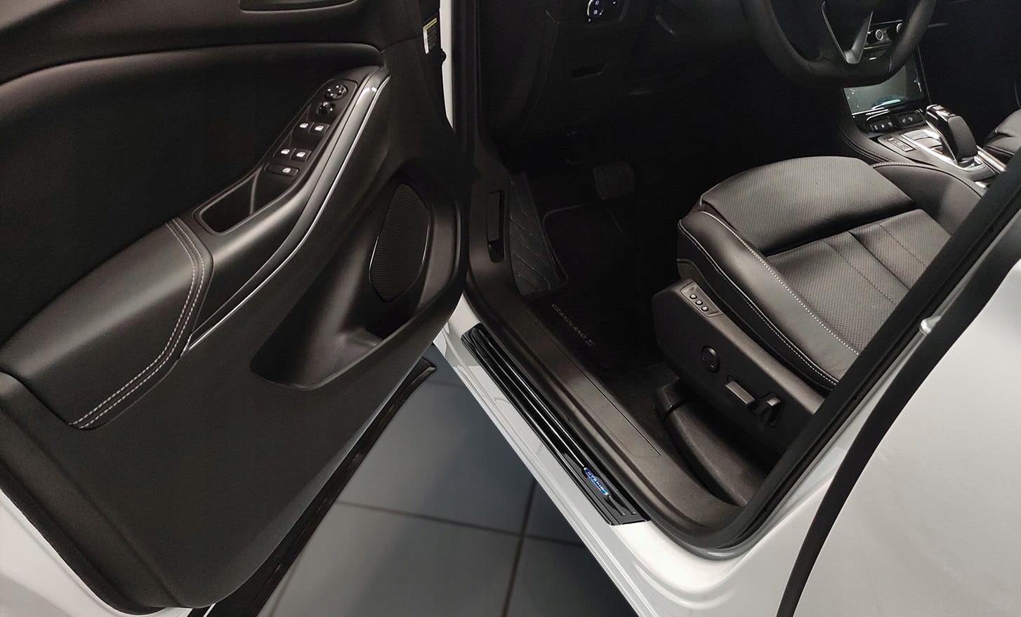 Nakładki progowe OPEL GRANDLAND X 2017 / fl 2021 Producent Avisa