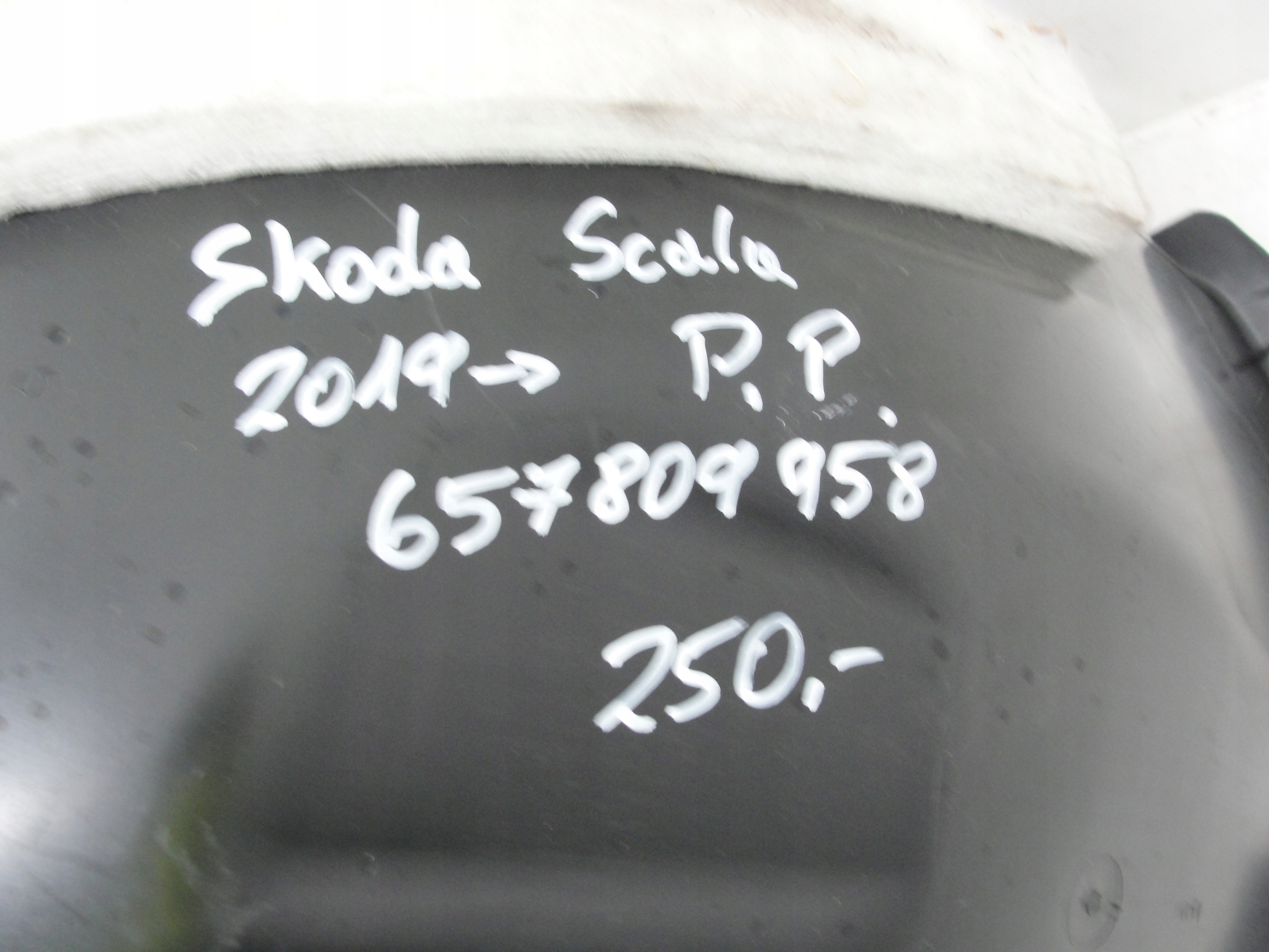 подкрылок перед правый SKODA SCALA 2019- 657809958