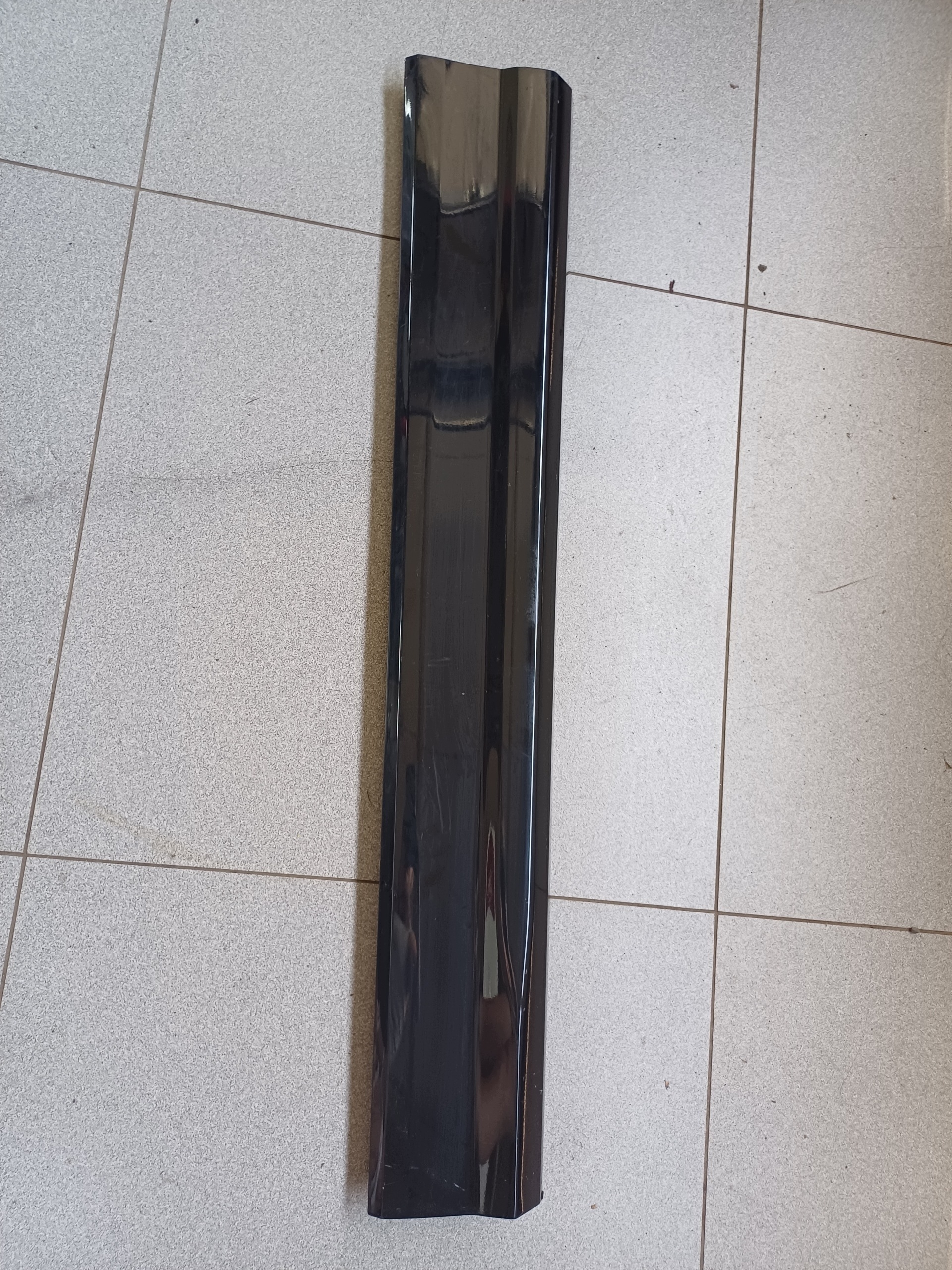 moulding door left front front AUDI Q2 81A853959B