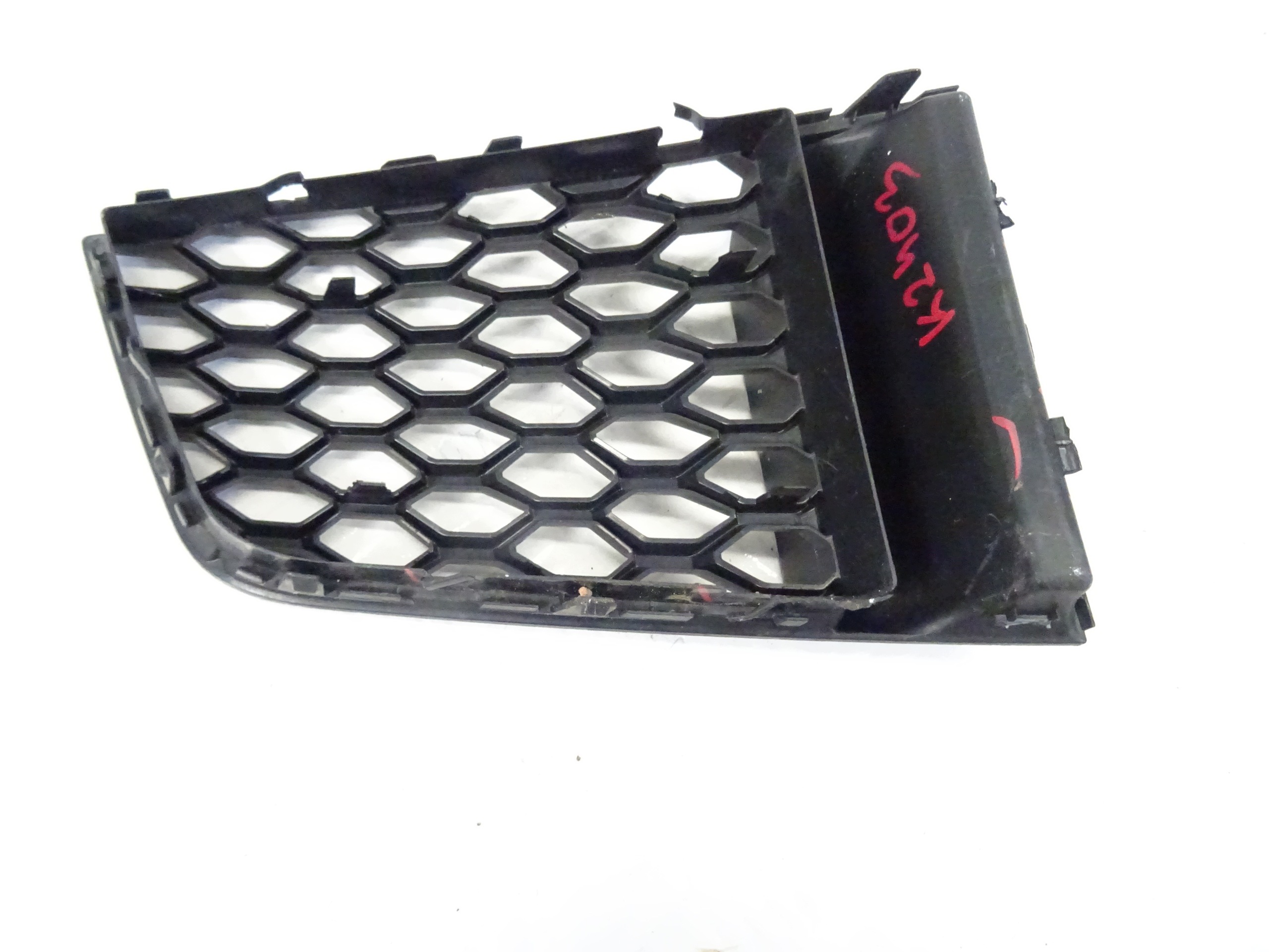 grid of a bumper front left AUDI TTS 8S 8S0807681