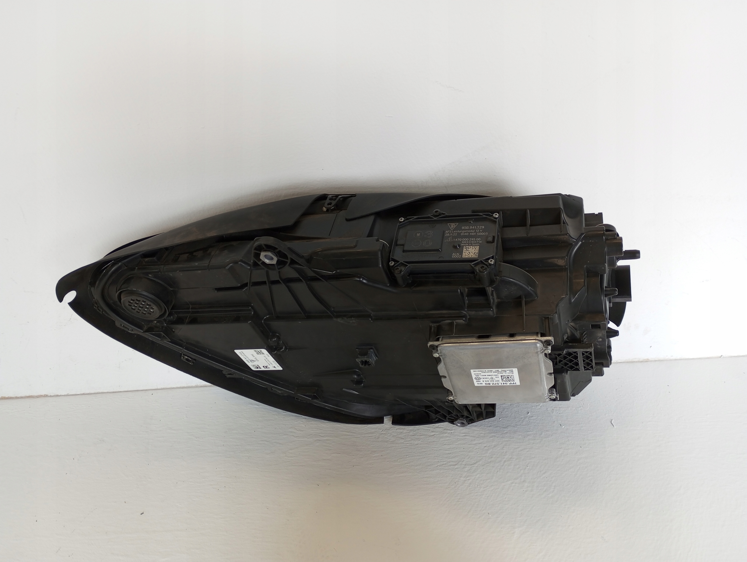 light right PORSCHE MACAN LIFT 23R 95B941016L MATRIX
