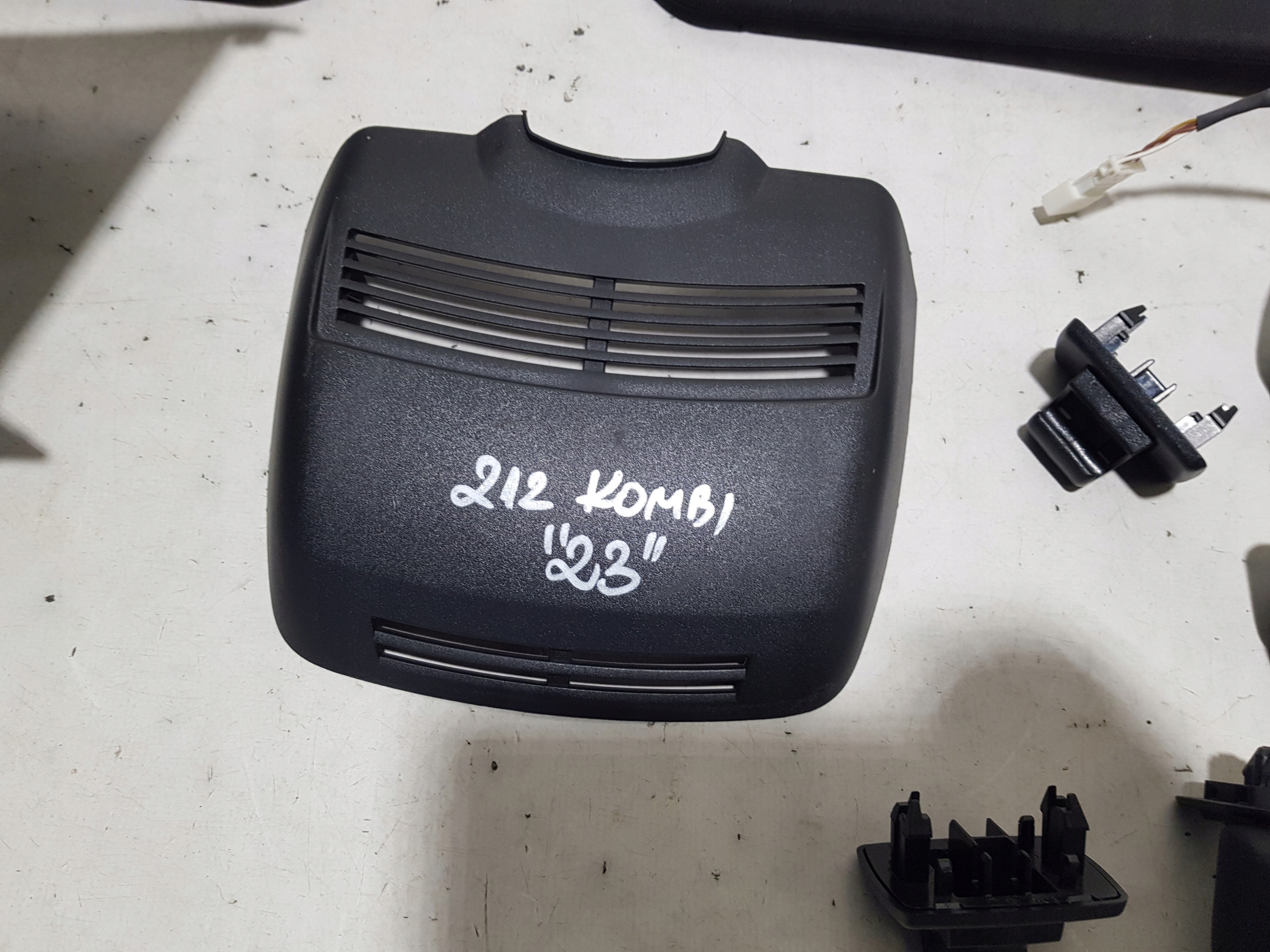 MERCEDES W212 AMG black, inner pillars plastics