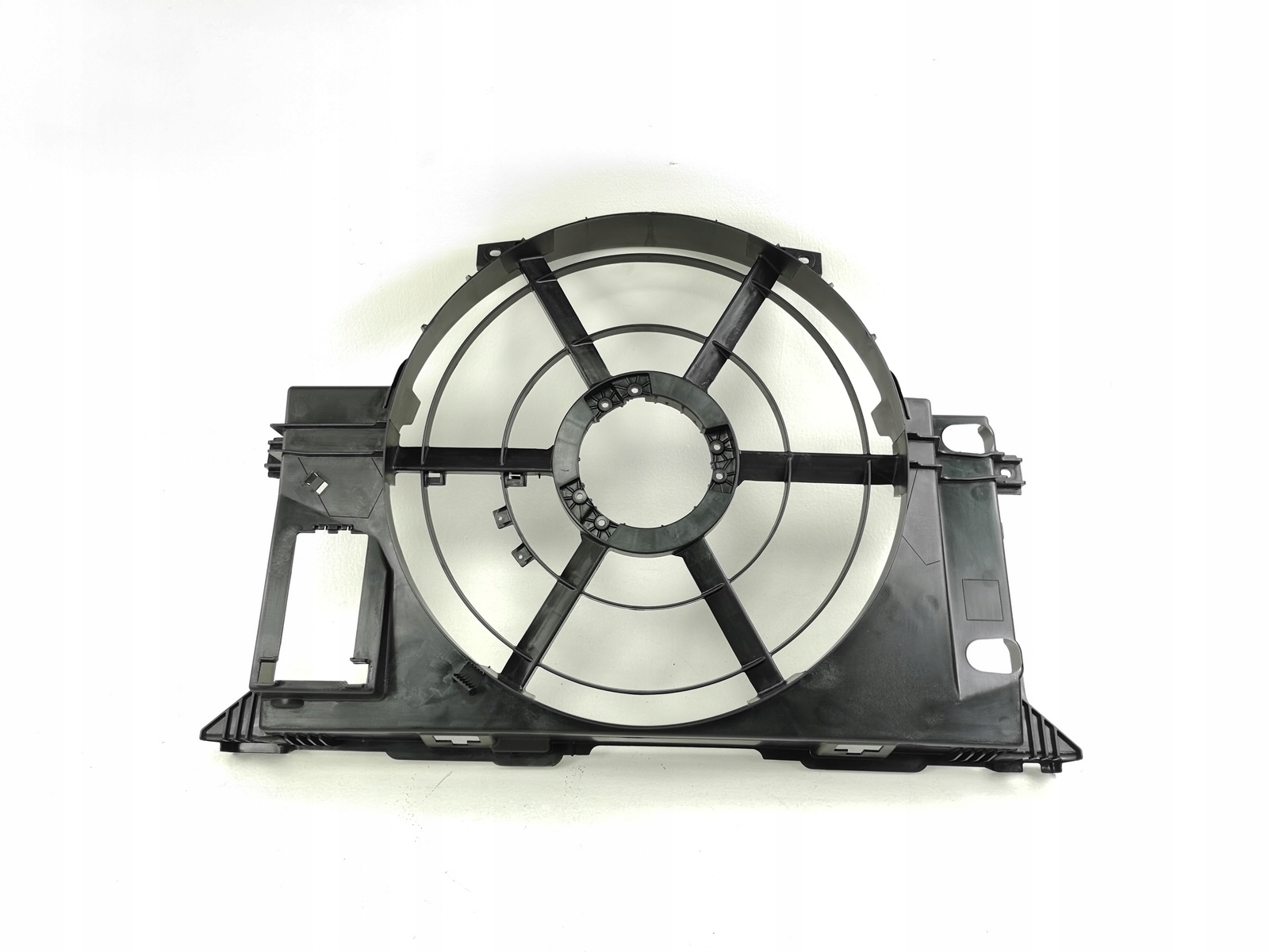 PGK100654 - КОРПУС ВЕНТИЛЯТОРА РАДИАТОРА ROVER 75 МГ ZT ASO