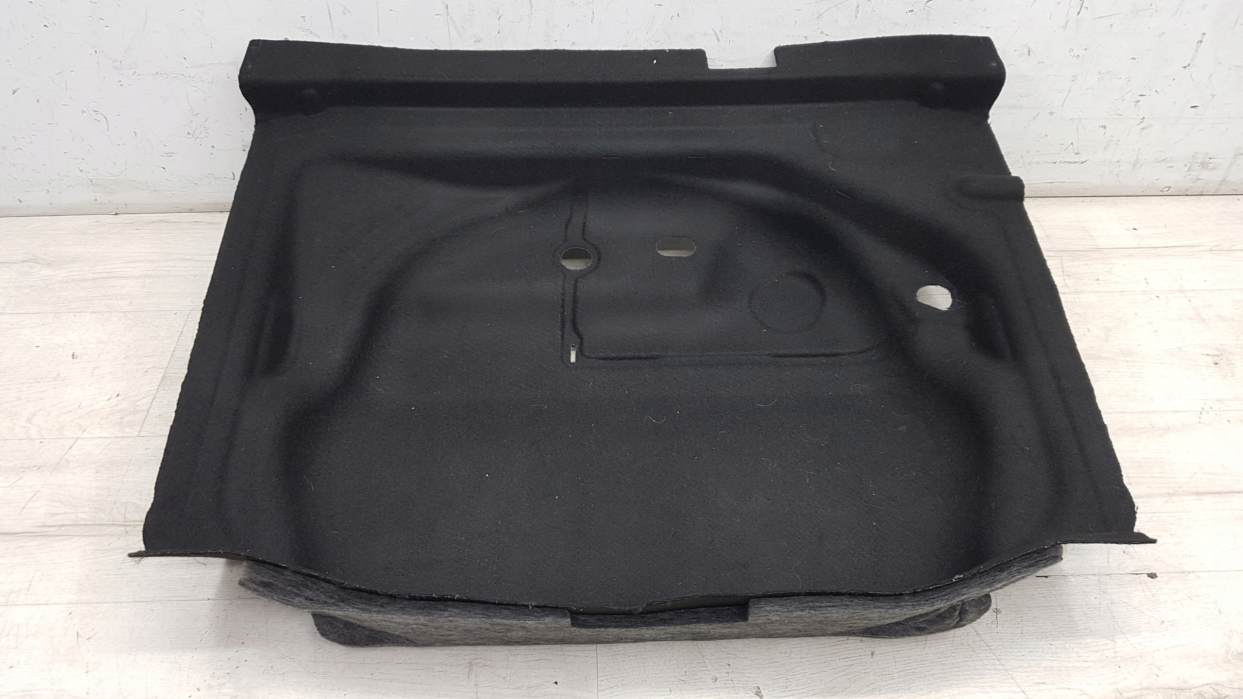 MERCEDES A KLASA W176 TAPICERKA BAGAŻNIKA PODŁOGA