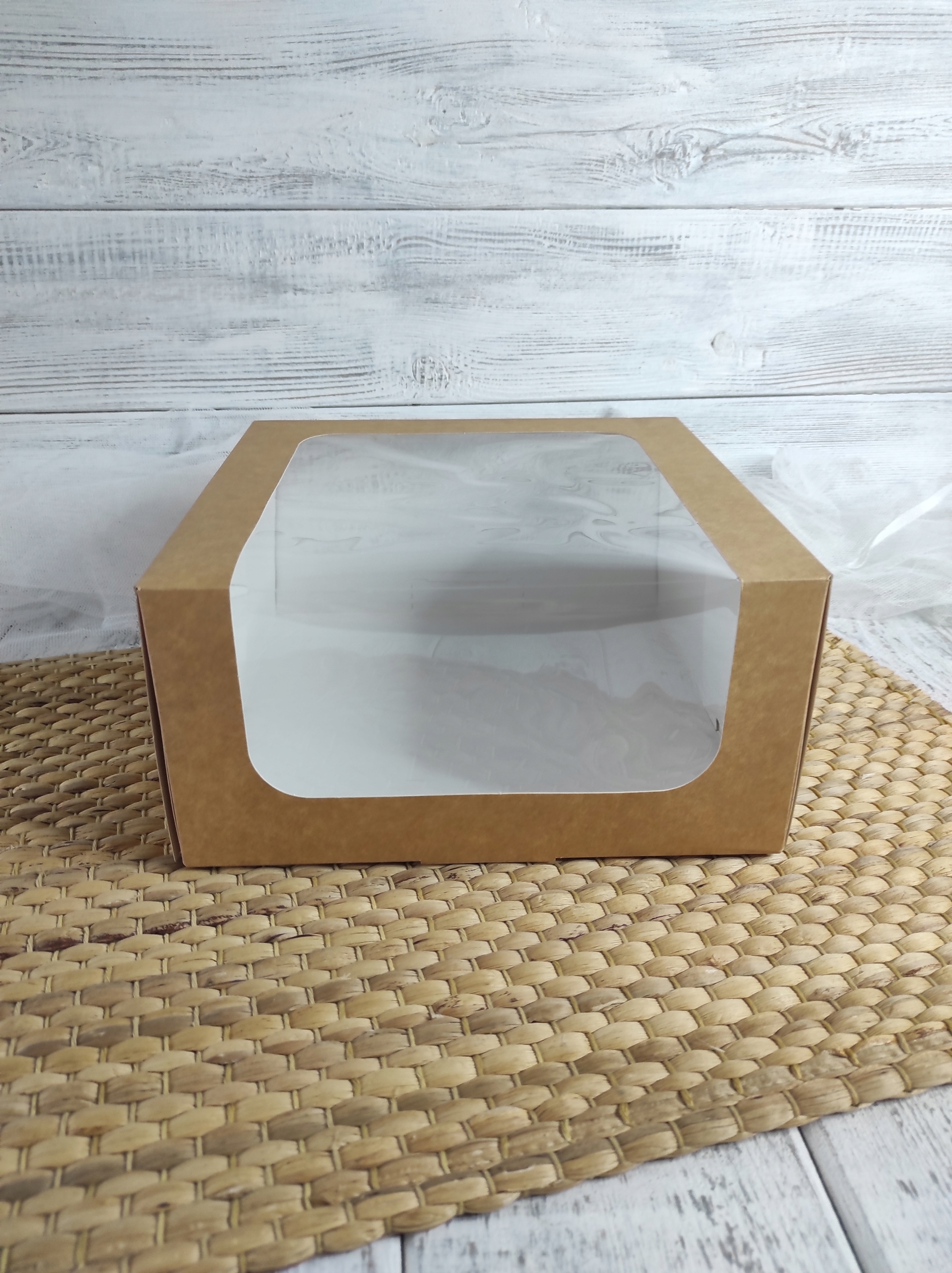 

Pudełko Eko Kraft 22x22x11 cm z okienkiem