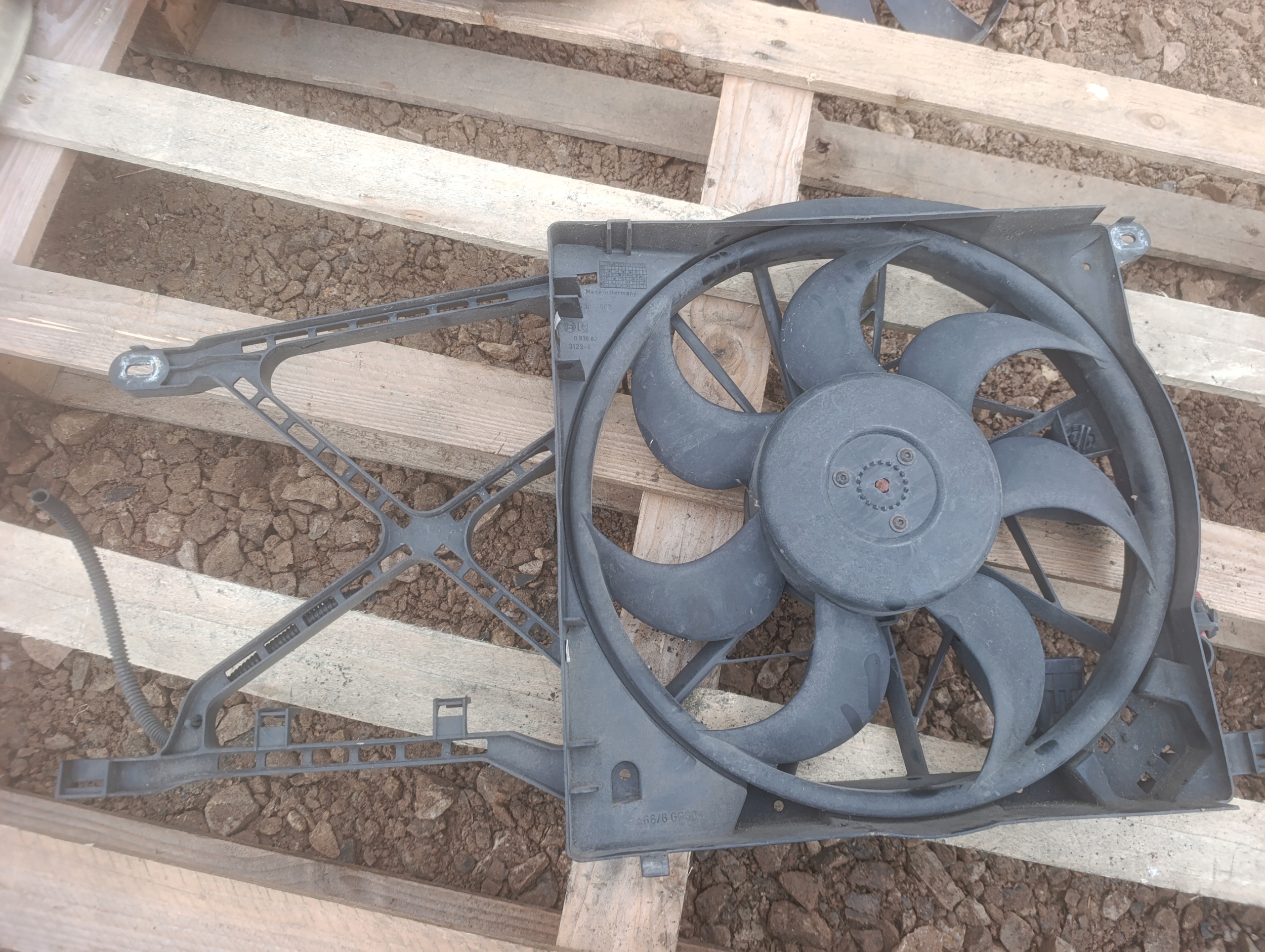ventilátor chladiče OPEL ASTRA III H 13207167