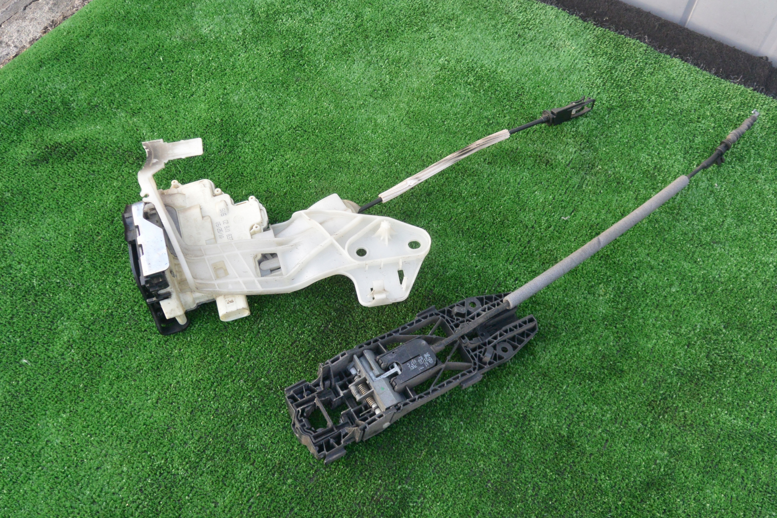 lock door right front VW TOUAREG 7P CAYENNE EU
