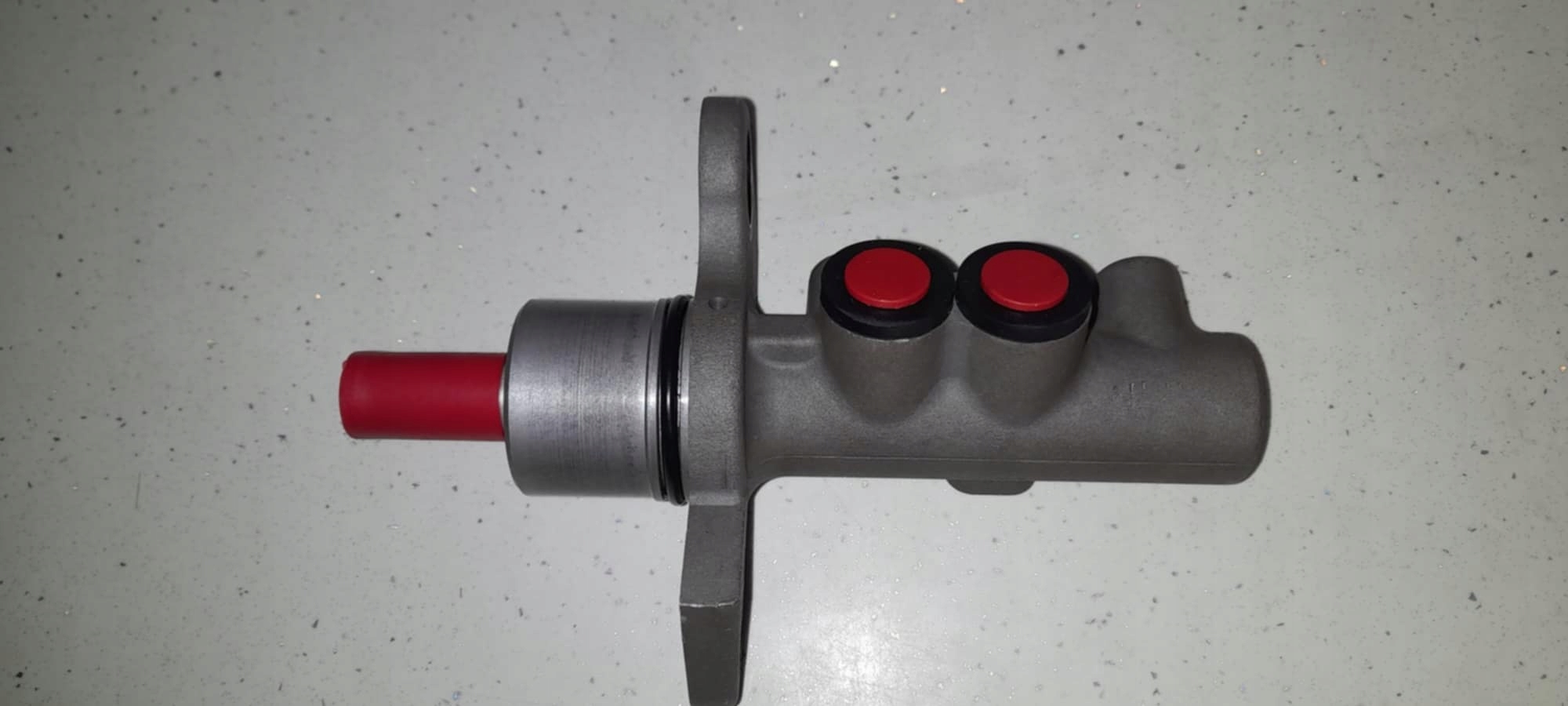 Brembo M 85 054 главный тормозной цилиндр