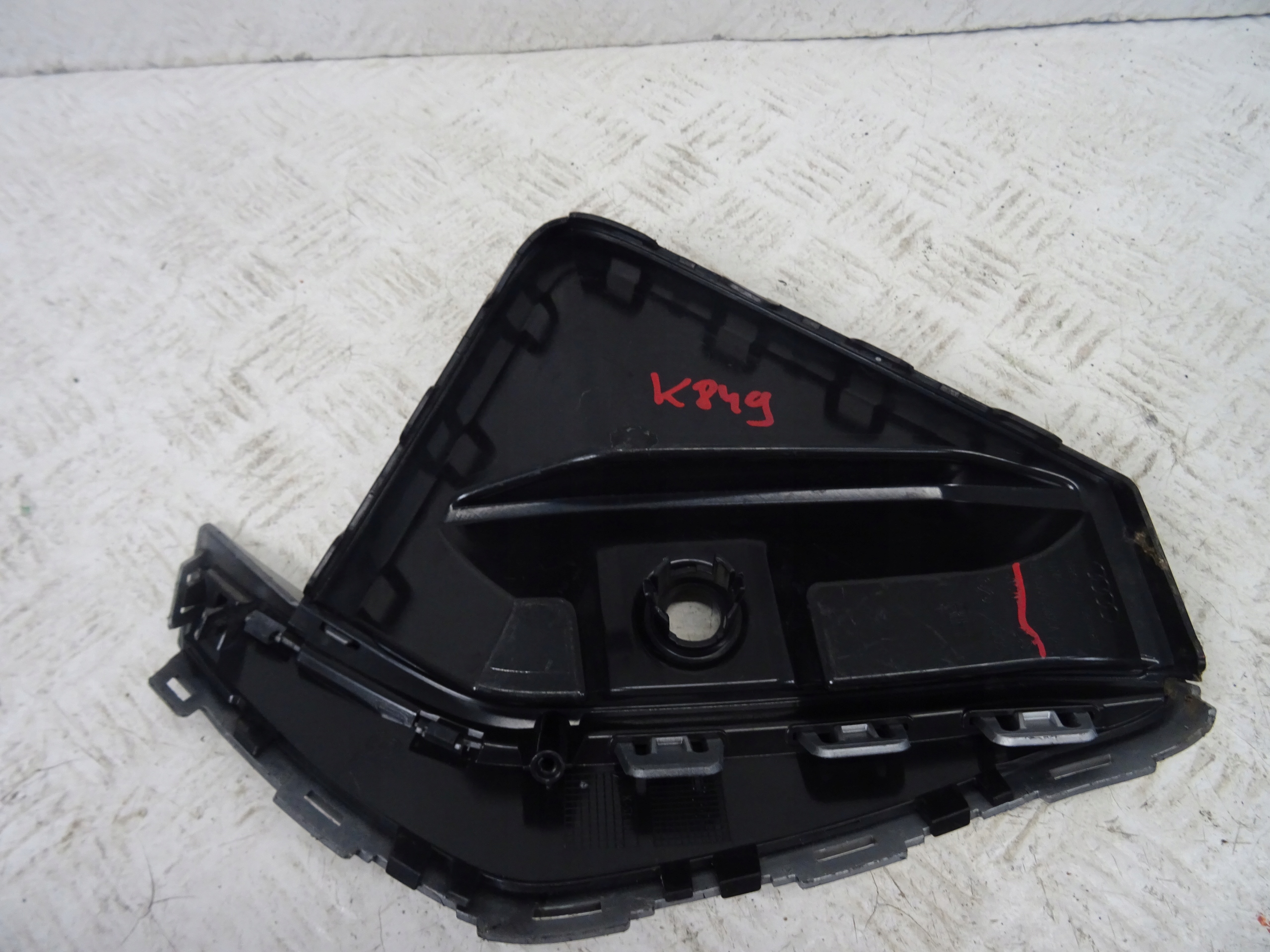grid of a bumper front front right AUDI Q4 E-TRON 89A807682A