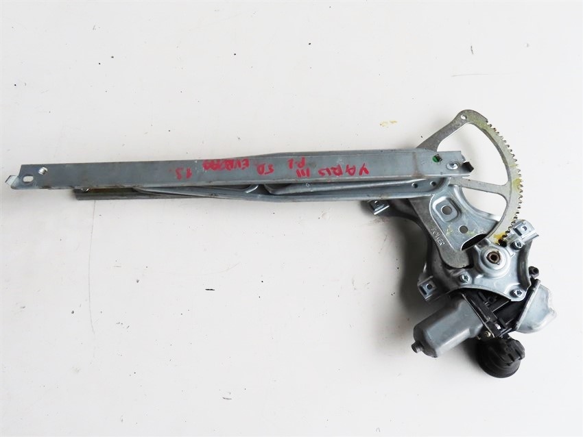 PODNOSNIK SZYBY PRZEDNI LEWY TOYOTA YARIS III 5D 2011-2017 ROK 7 PINÓW