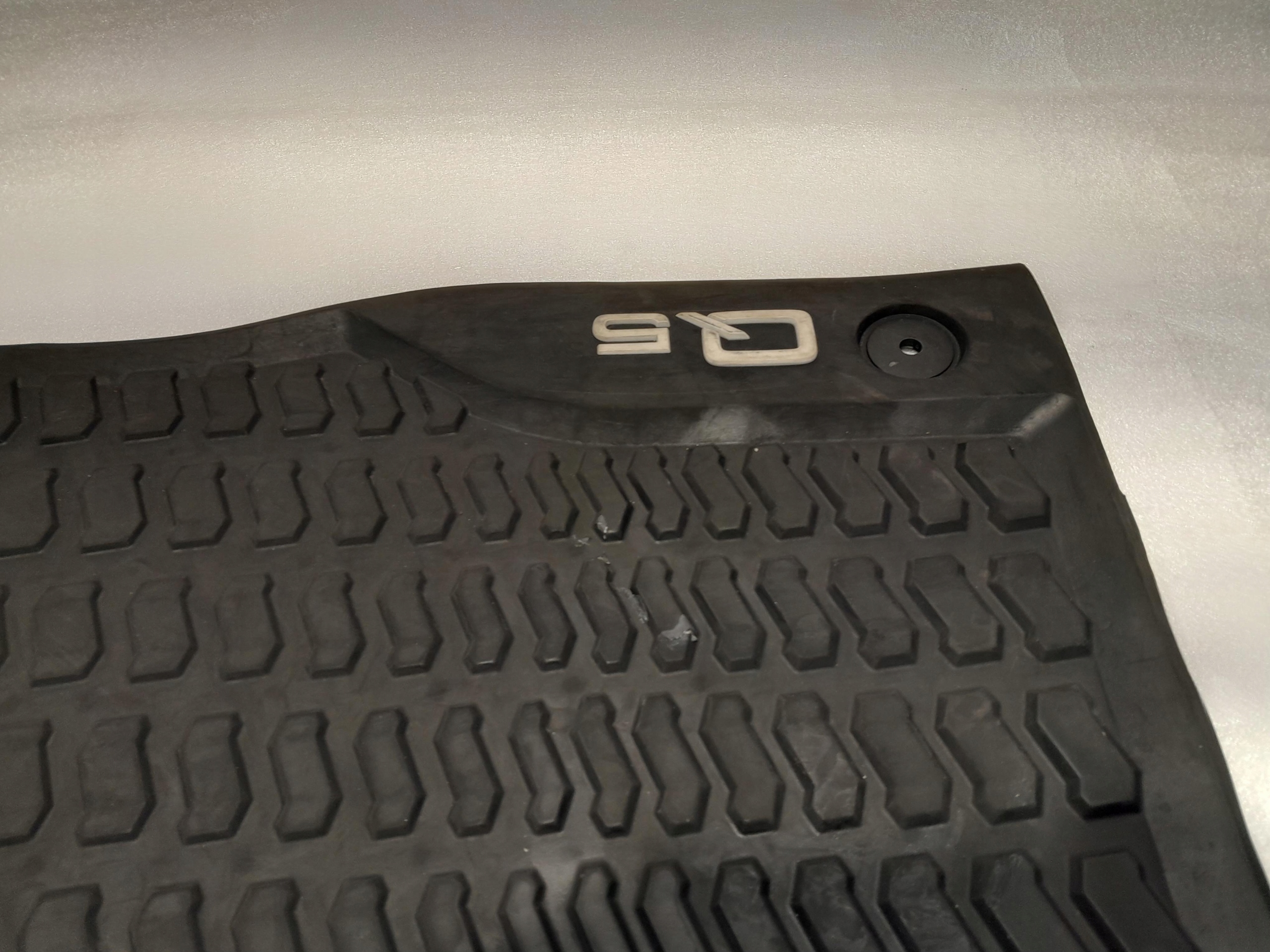 AUDI Q5 80A mat rubber right front 80A061501