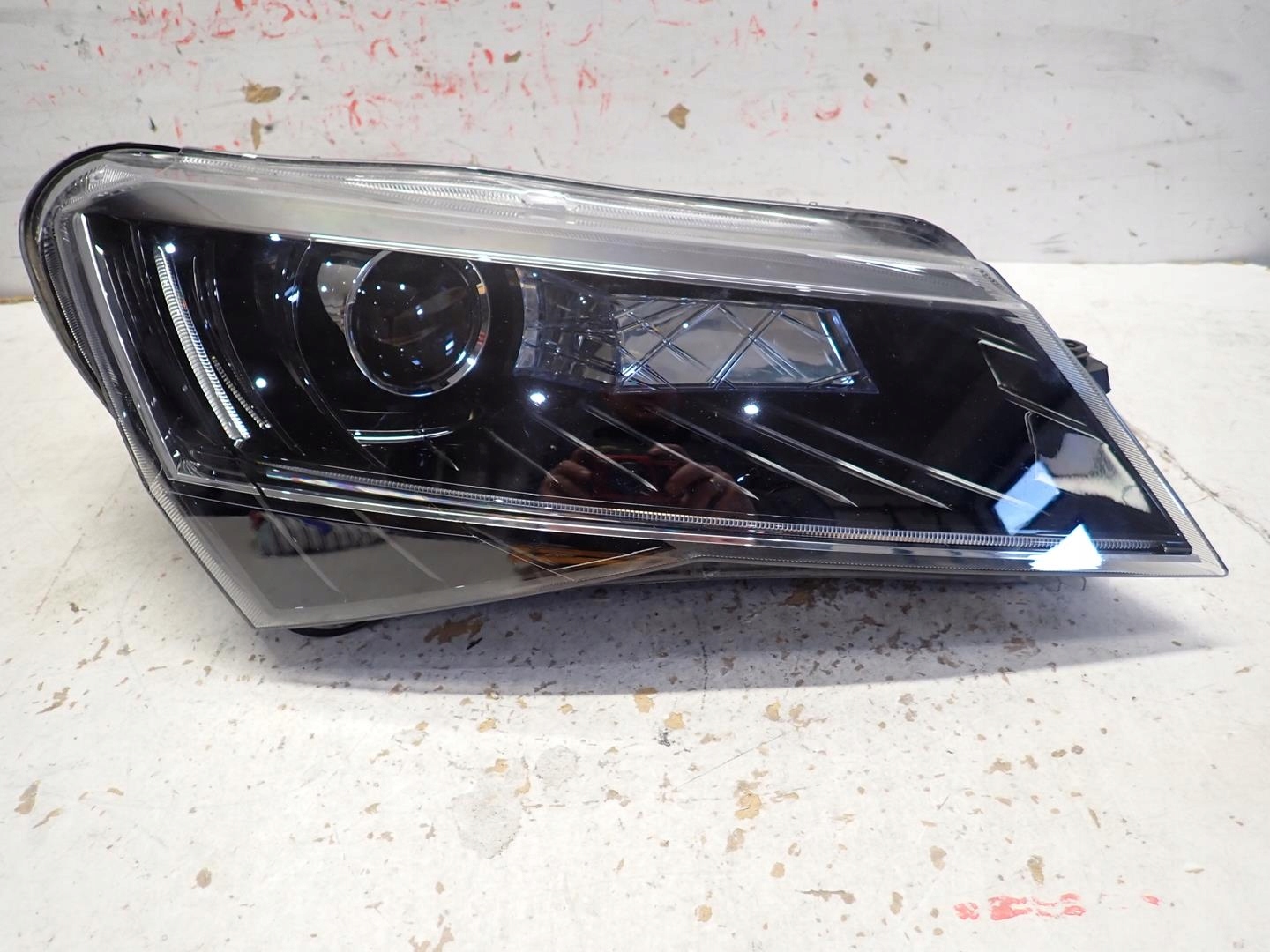 light front front right SKODA SUPERB III 2015- BI-XENON 3V1941018B