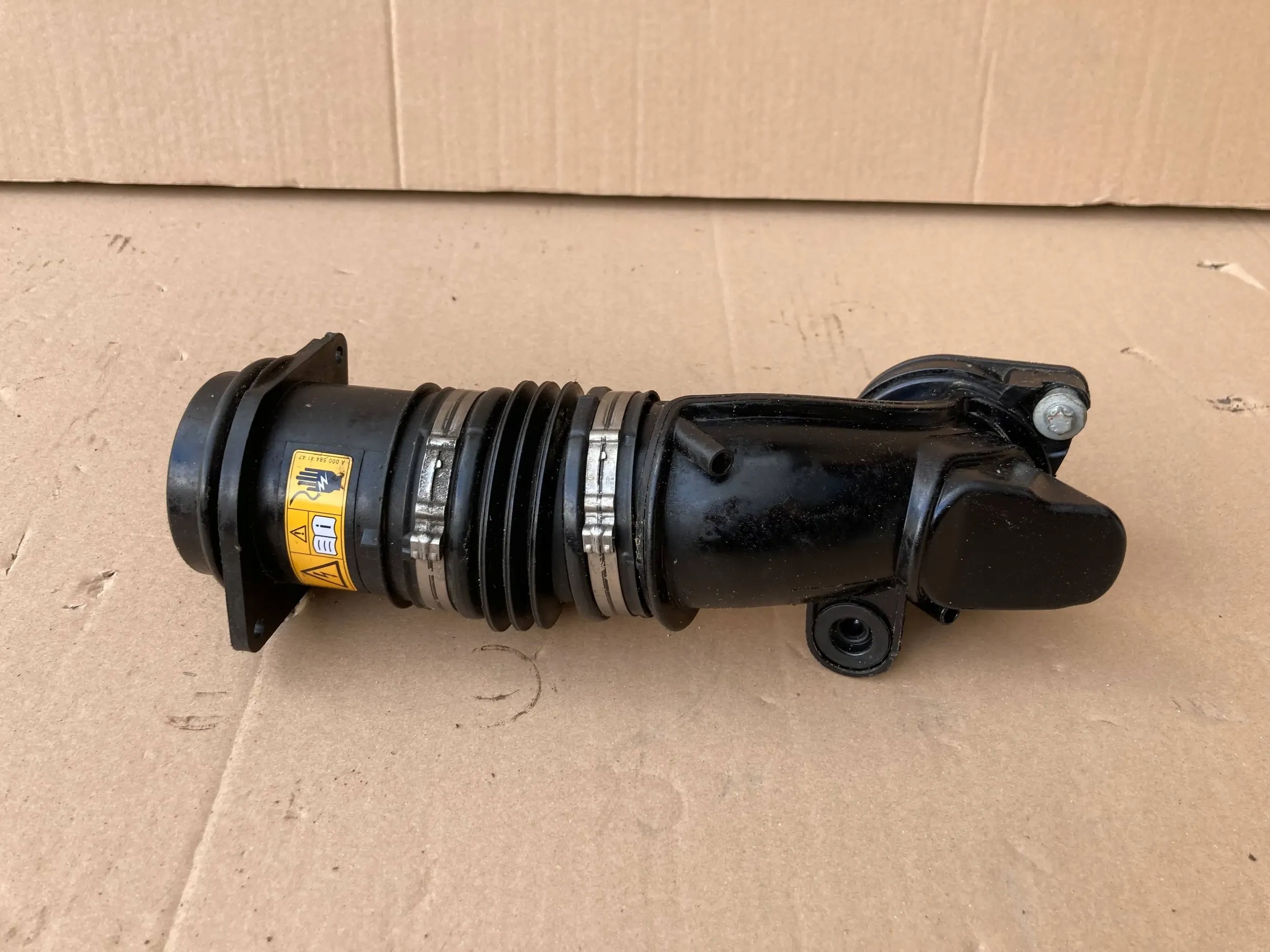 MERCEDES C-KLASA W205 PRZEWÓD DOLOT POWIETRZA A2760940597