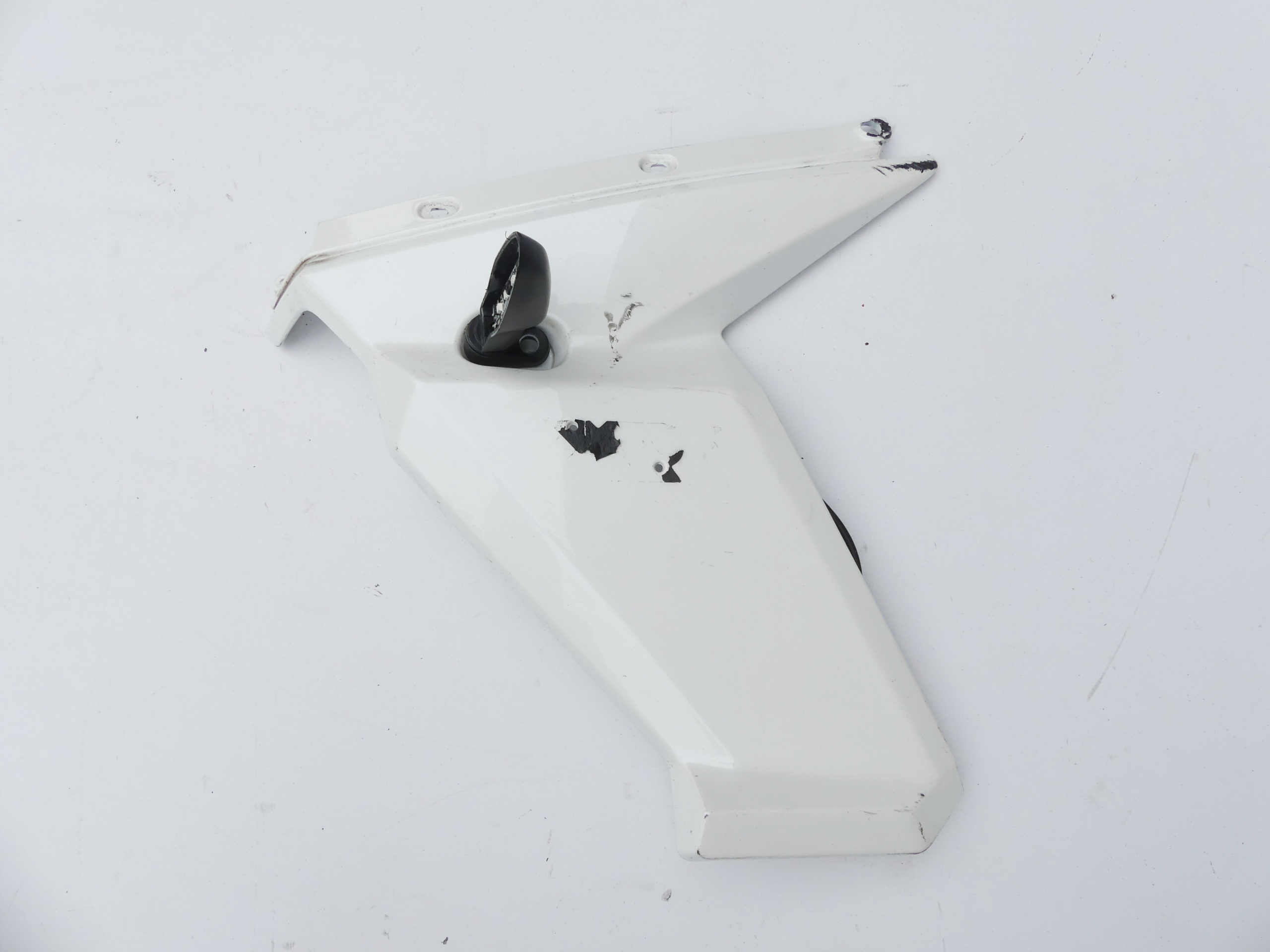 БОКОВОЙ ОБТЕКАТЕЛЬ КАПОТ L TRIUMPH TIGER 800 XCX 17+