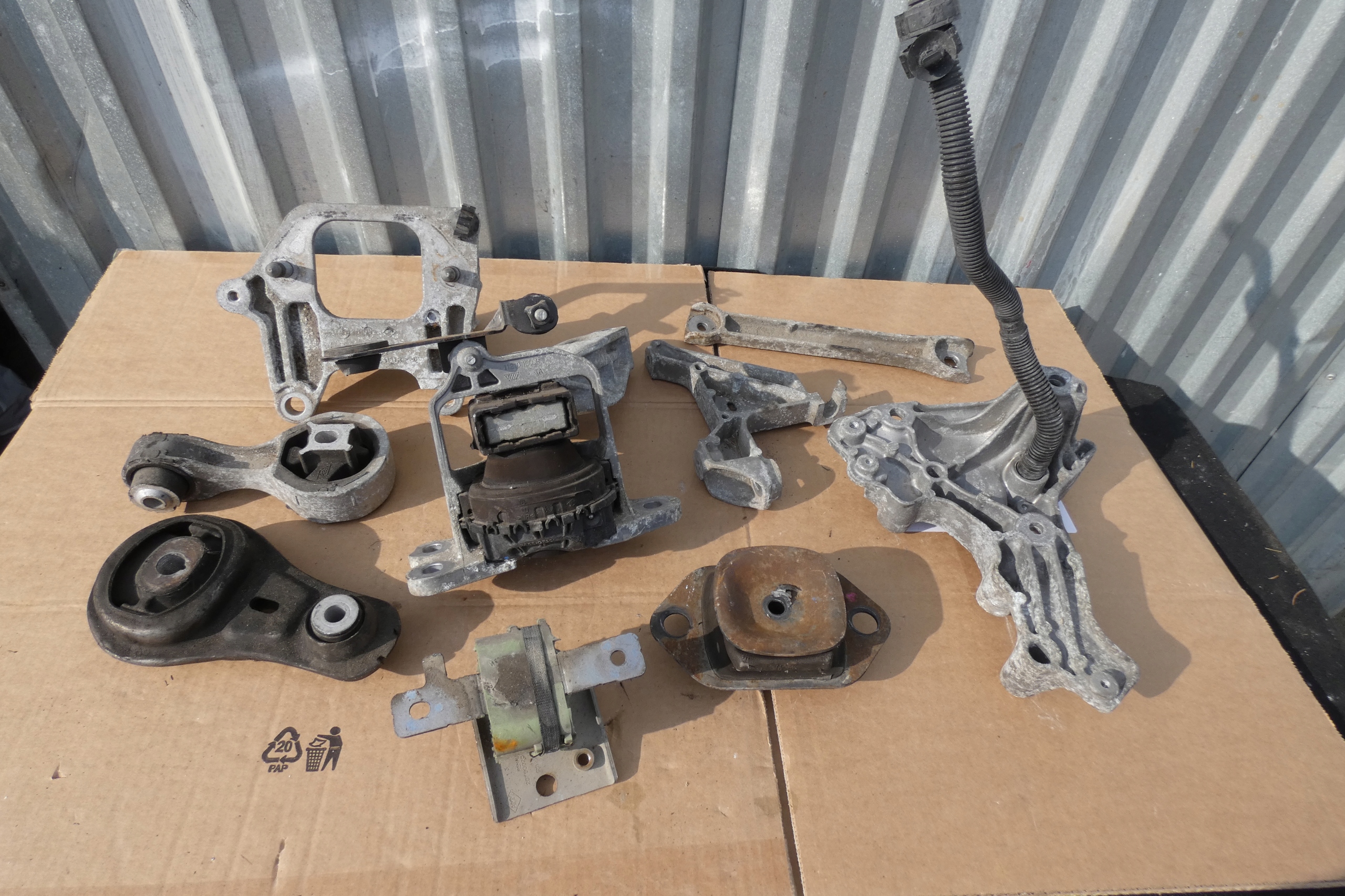 holder engine mount OPEL VIVARO B RENAULT TRAFIC III 1.6 DCI 112101360R