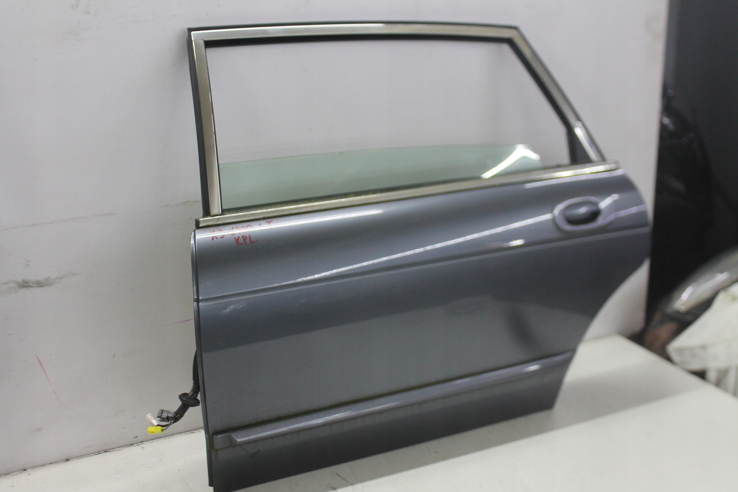 door left rear part left rear. JAGUAR XJ V X300 94-97