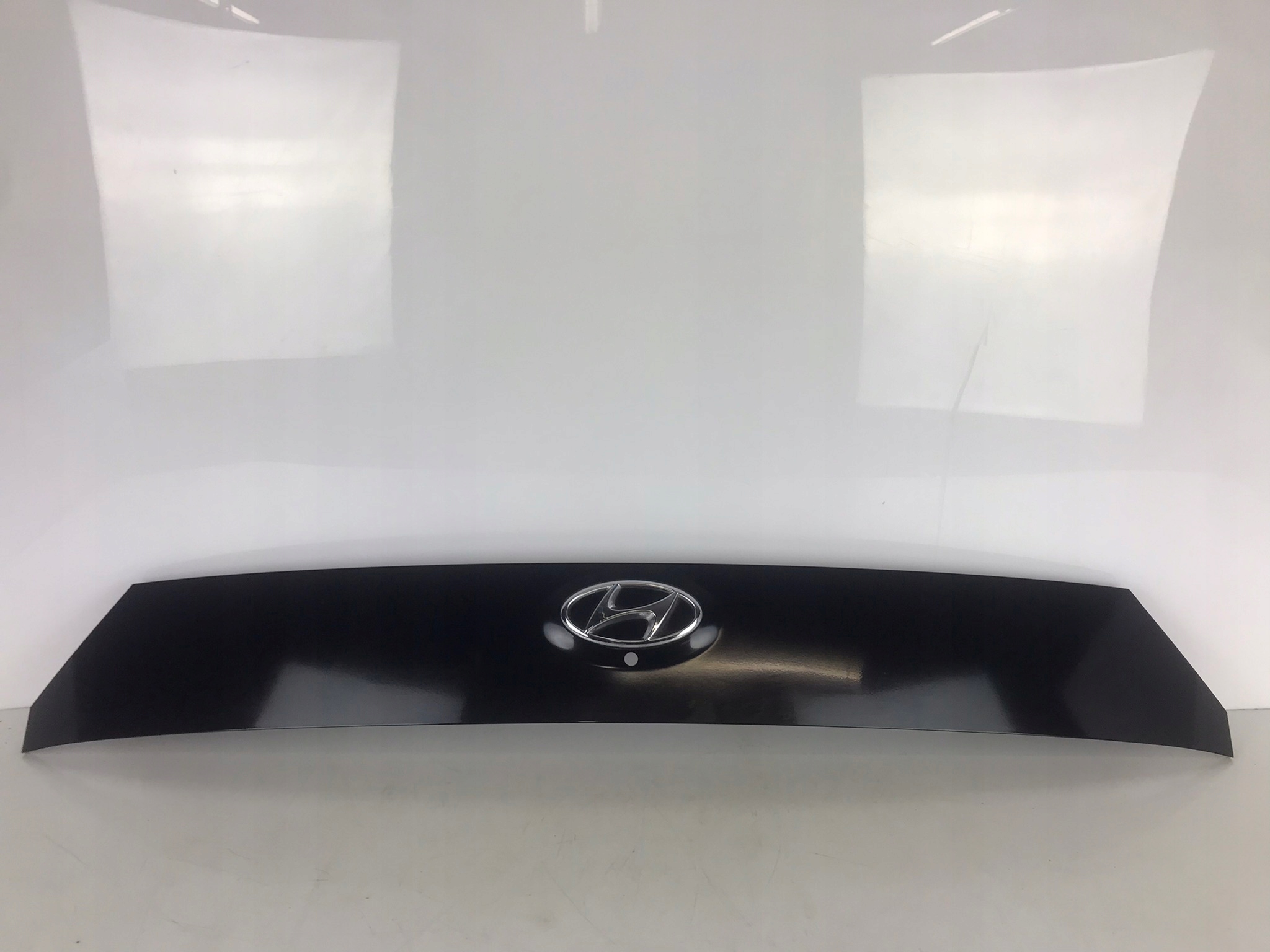 HYUNDAI BAYON LISTWA OZDOBNA KLAPY TYŁ TYLNA 2021-