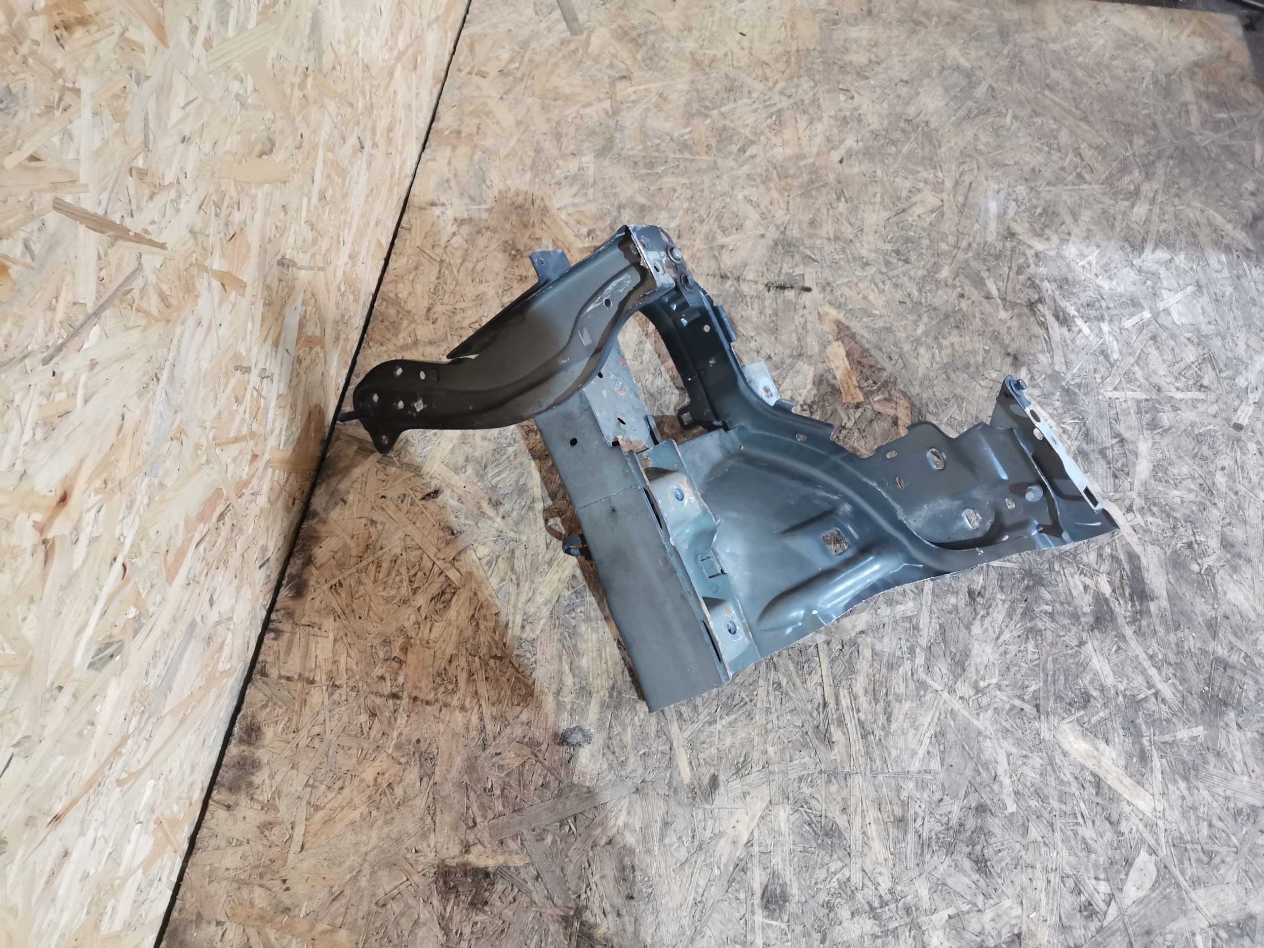 PODLUZNIACA right front CITROEN C4 CACTUS 15