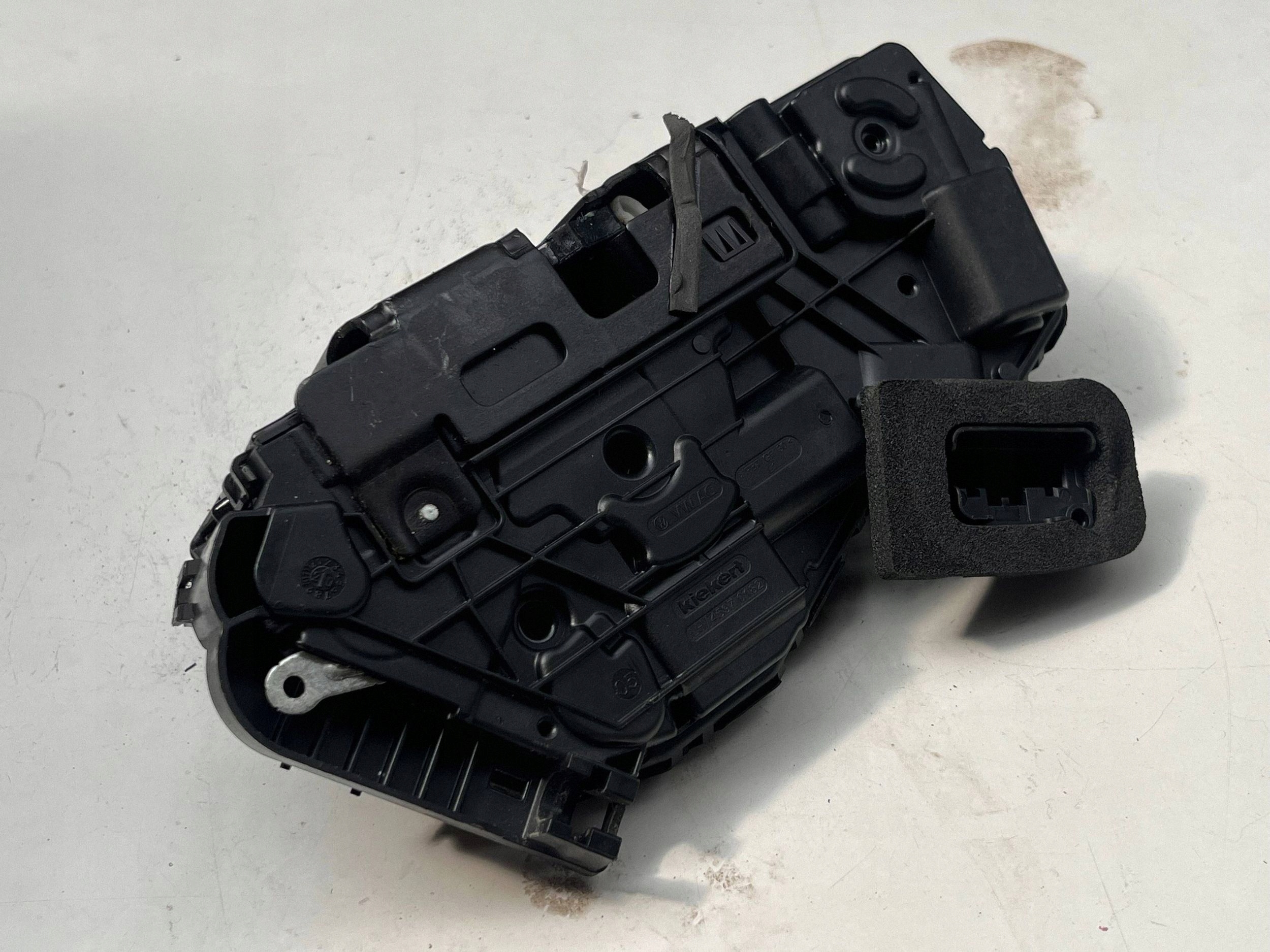 lock door tylnych left side Skoda Karoq 628