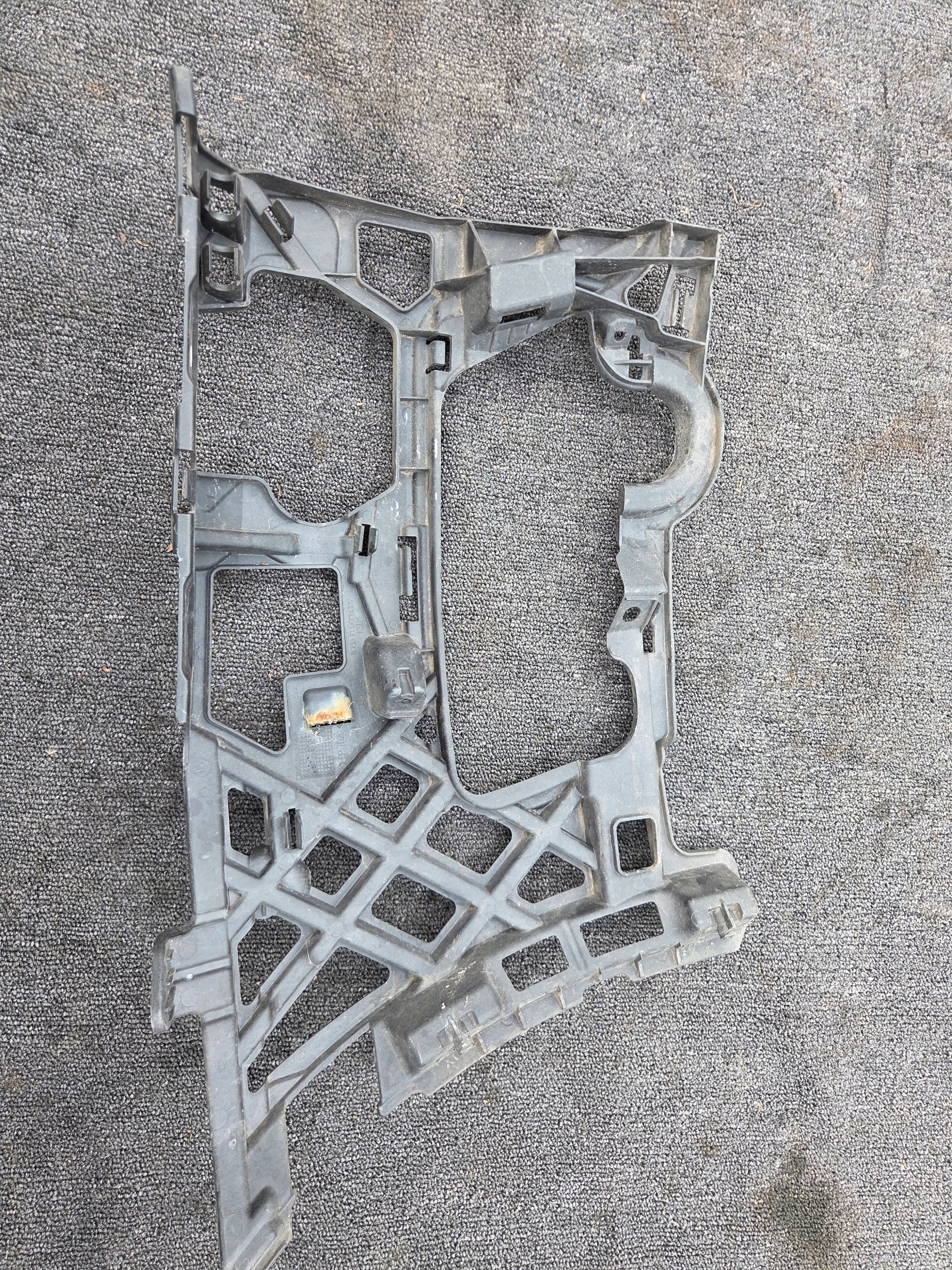 support holder of a bumper left front VOLKSWAGEN GOLF VII 5G0807723D