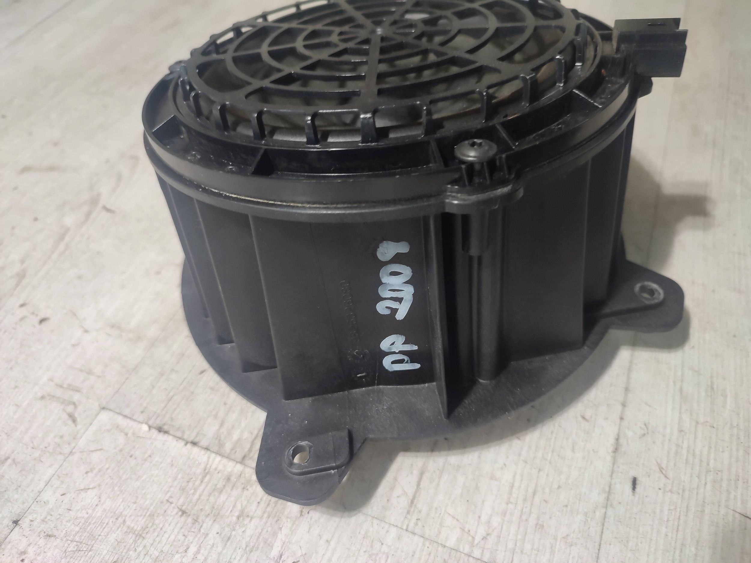 Peugeot 2008 II 2020 front side right speaker door przednich