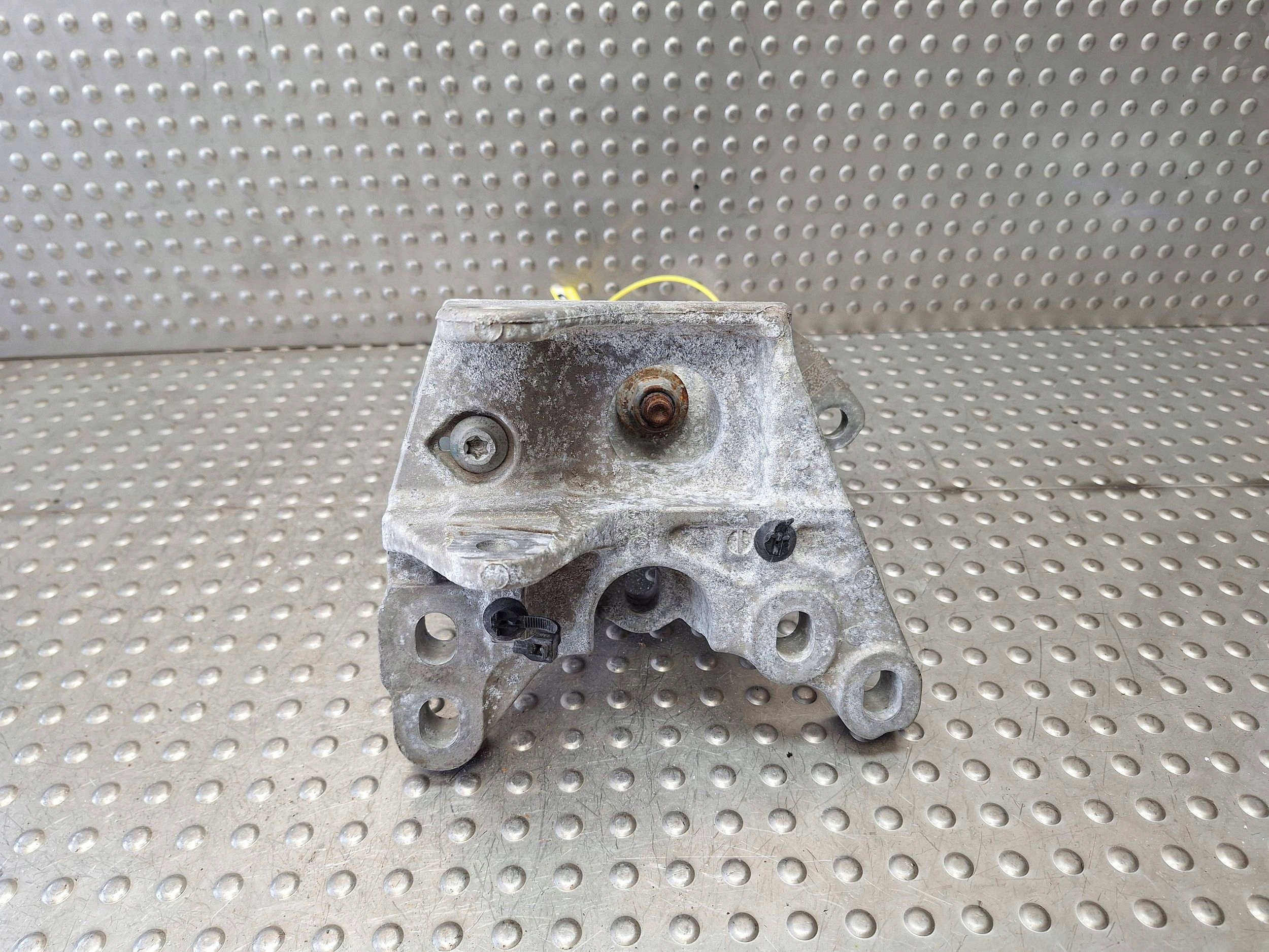 holder engine mount K8D2-6P096-AA K8D2-6F030-AA LAND ROVER EVOQUE II