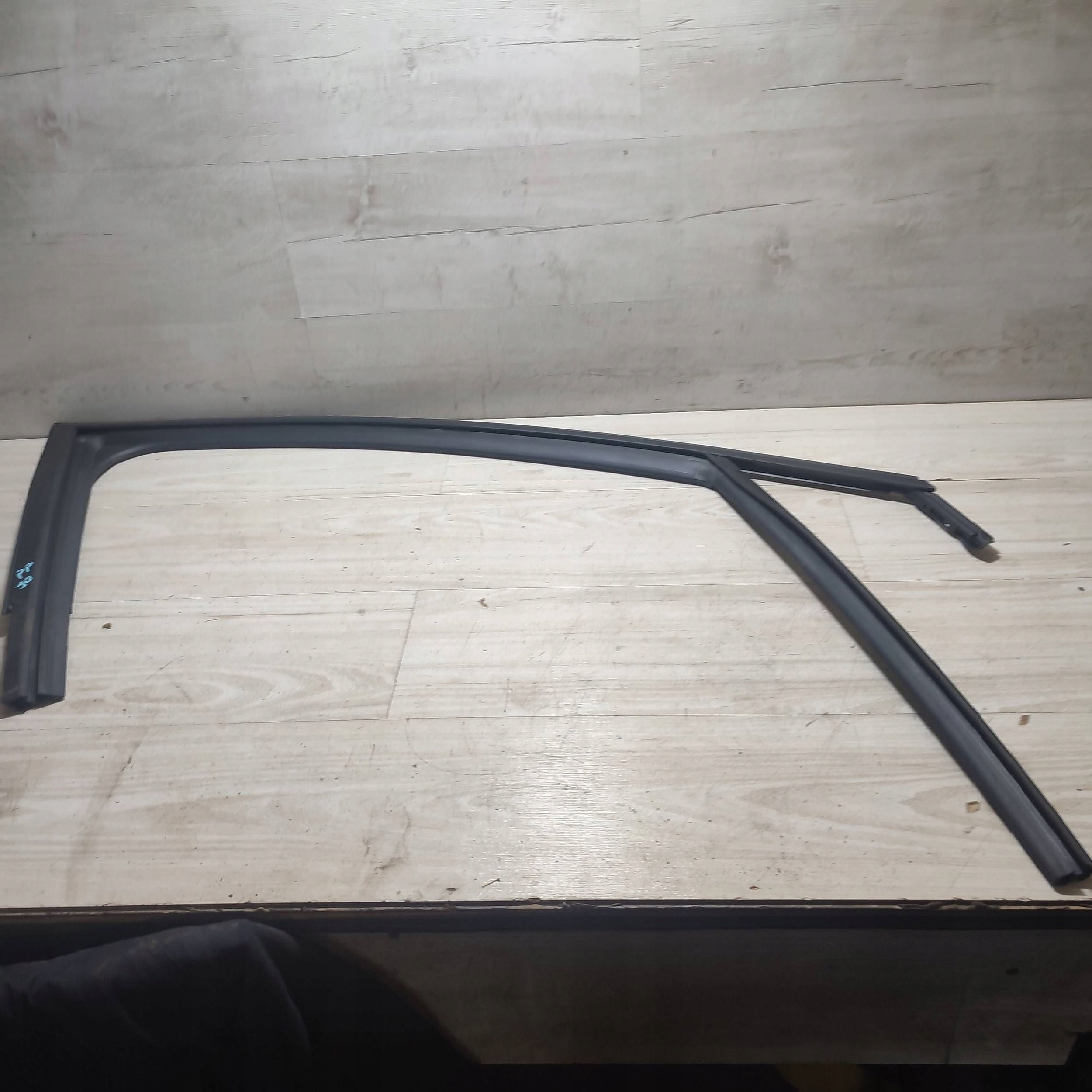 gasket windows door przednich front side right Dacia Jogger