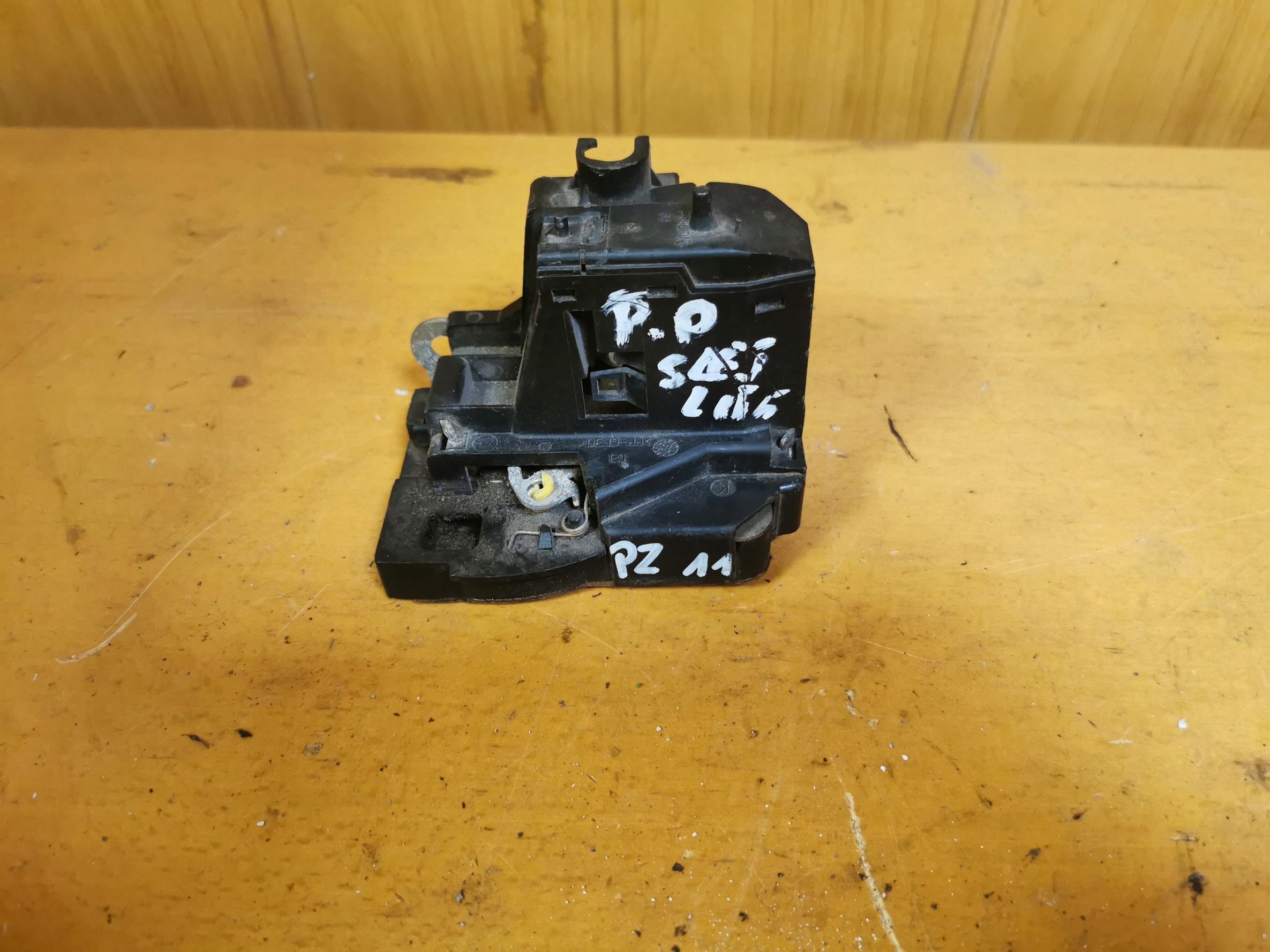 lock door right front RENAULT SCENIC and / LIFT 96-03