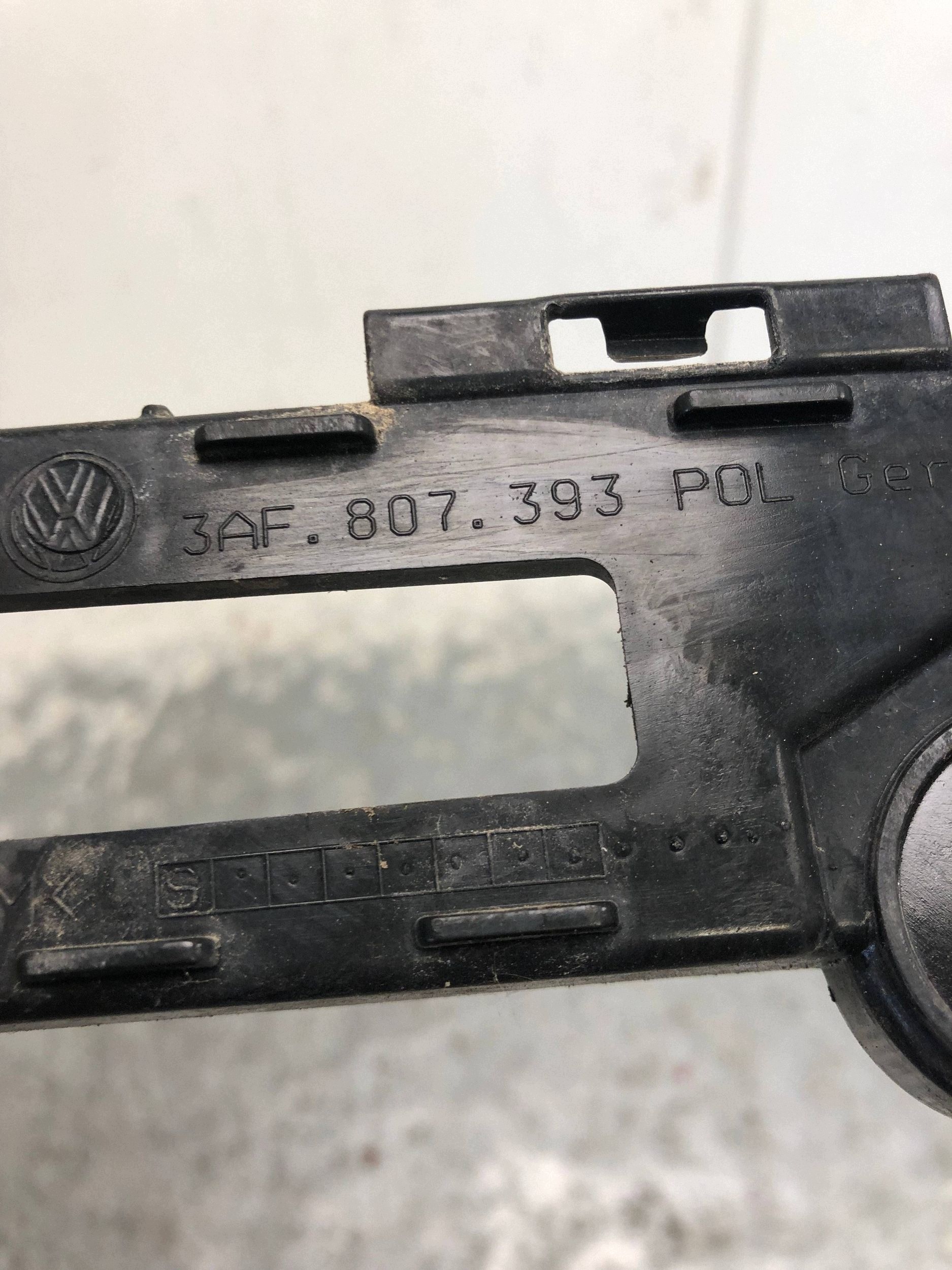 bumper bracket left rear part VW PASSAT B7 KOMBI 3AF807393