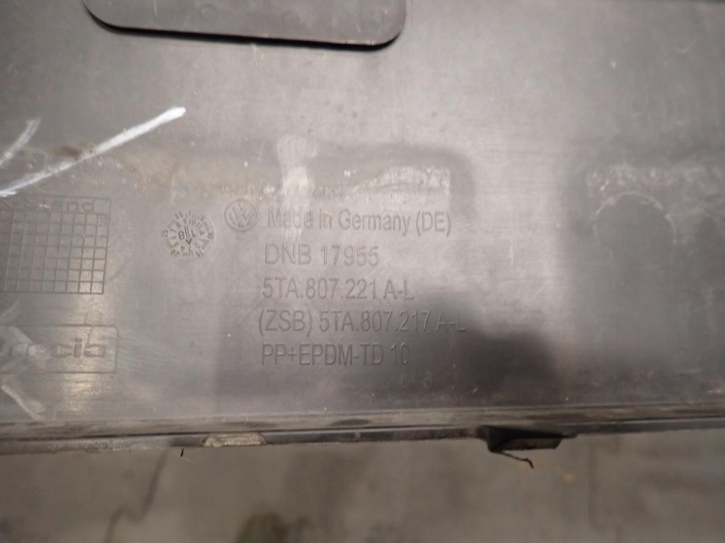 bumper front front VW TOURAN 2015- 5TA807221A