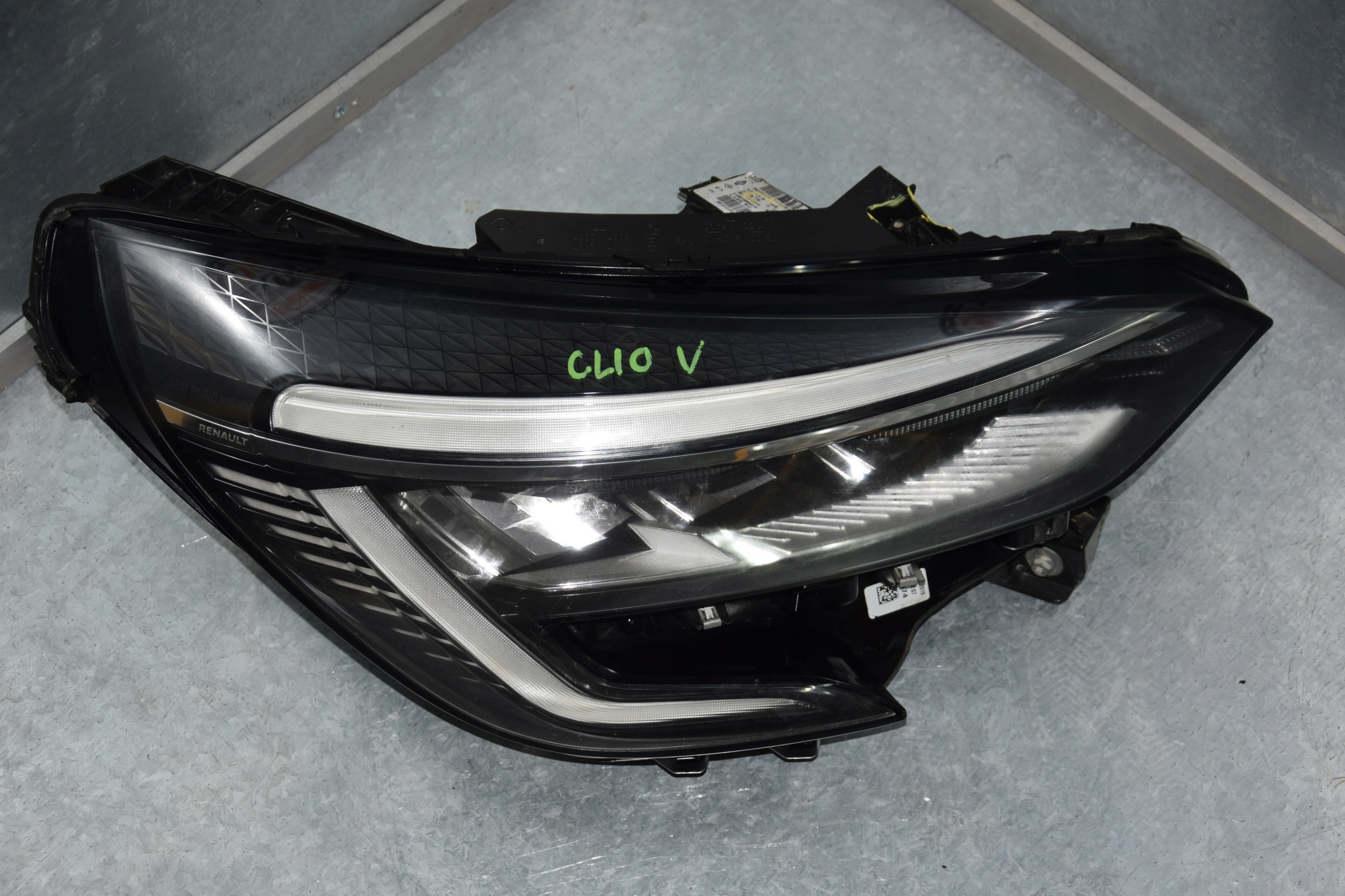 RENAULT CLIO V LAMPA PRAWY PRZÓD FULL LED 260102407R