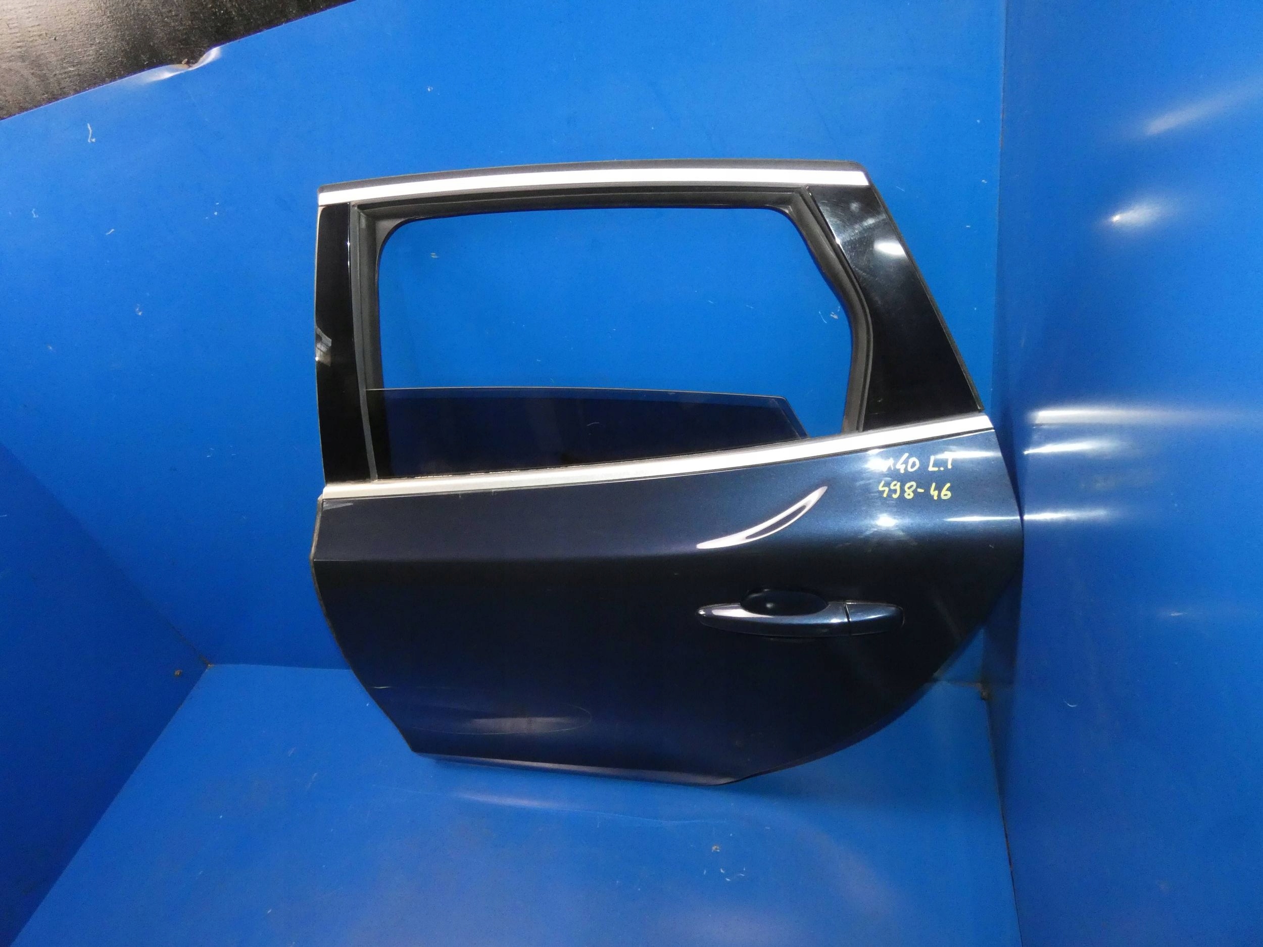 VOLVO V40 II door left rear part rear. 498-46