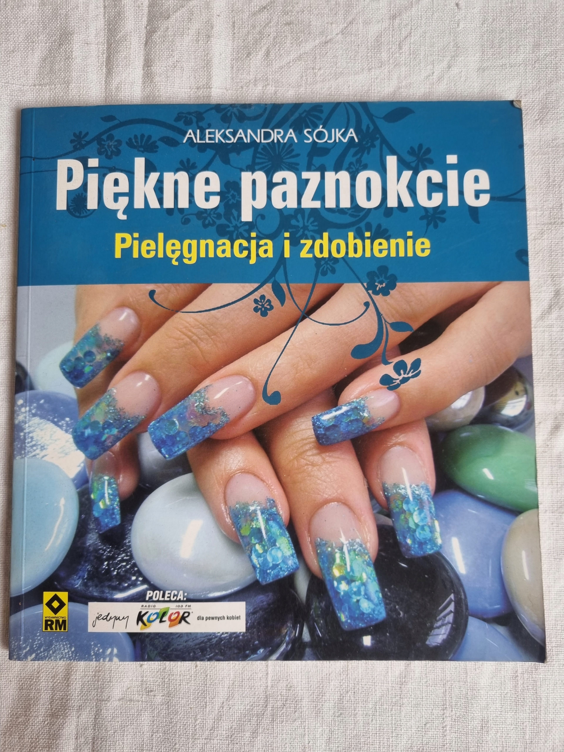 PIĘKNE PAZNOKCIE - PIELĘGNACJA I ZDOBIENIE /123
