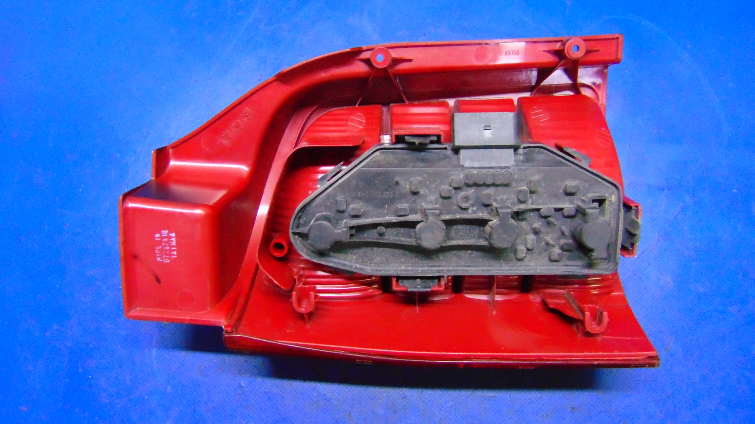 фонарь правый vw T5 7H5945258A