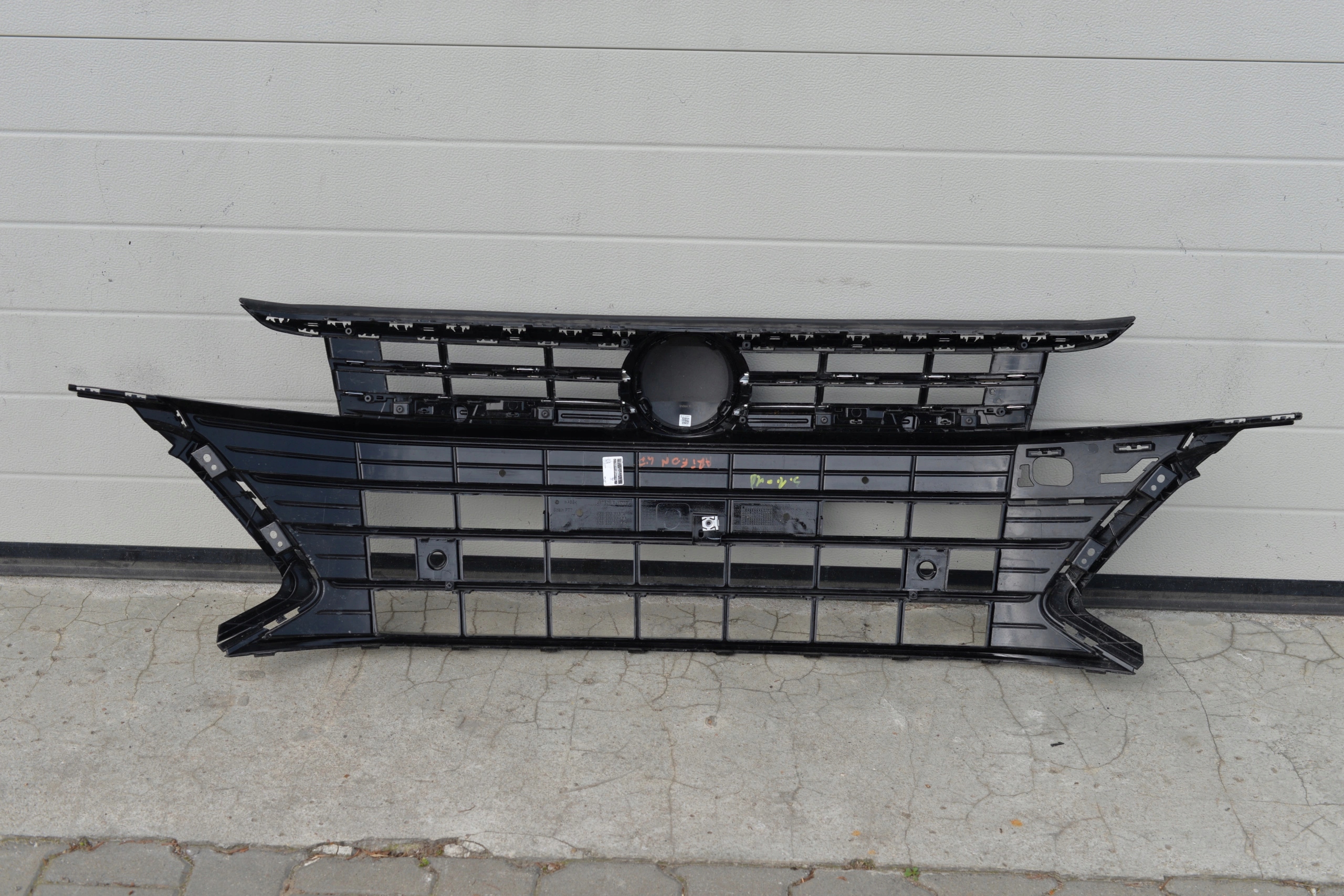 VW ARTEON R-LINE LIFT GRILL ATRAPA CHŁODNICY PRZÓD 3G8853655M Kolor inny