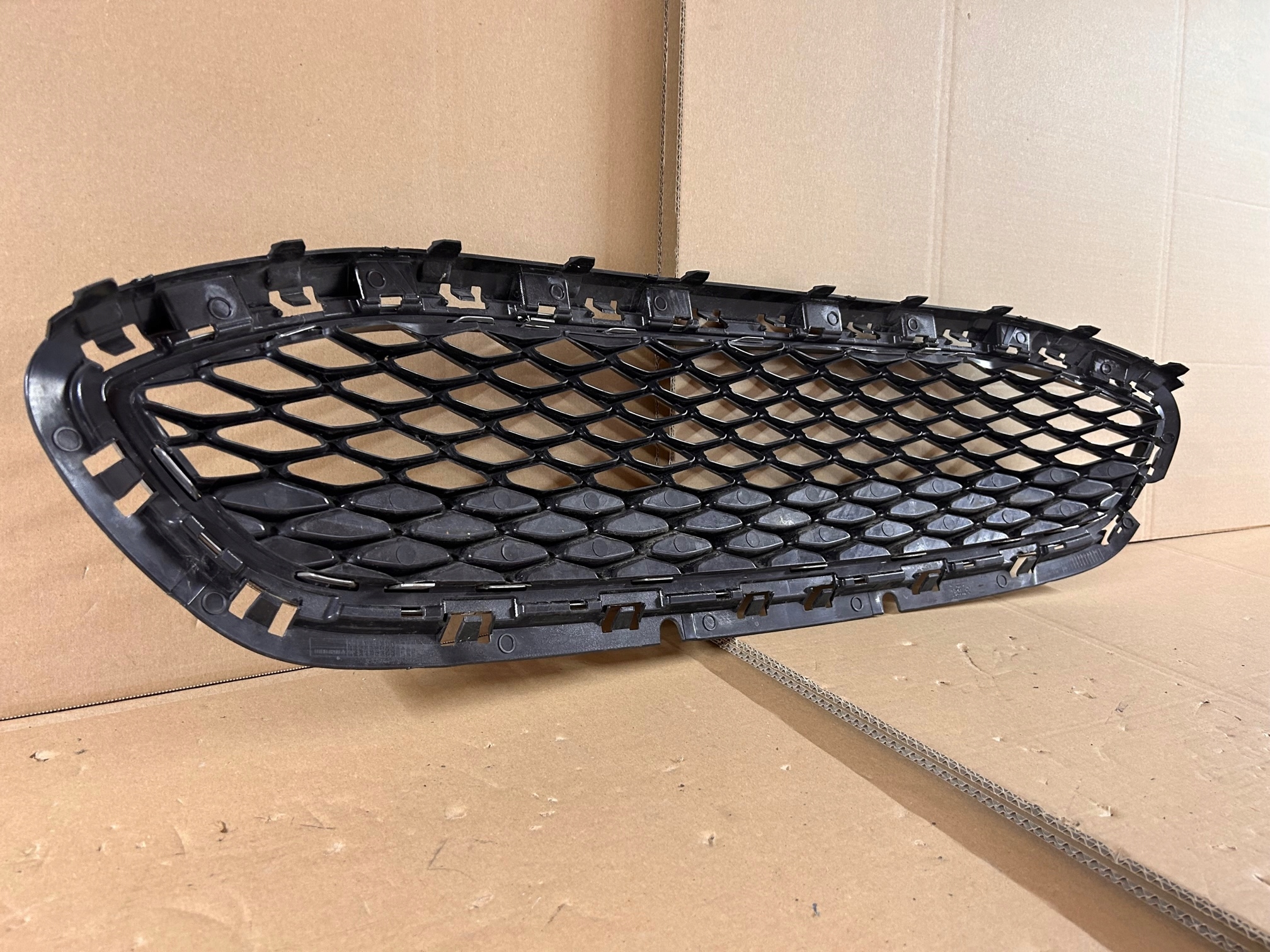 Ford Fiesta VIII Mk8 Kühlergrill FRONTGRILL Kühlergitter H1BB8200AMITS - Thumbnail 4