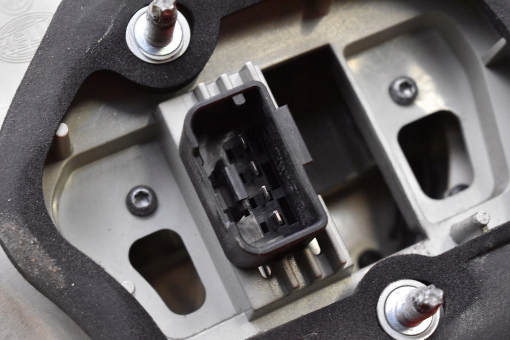 фонарь левый 1K5945095G vw JETTA 5 V седан 05-11