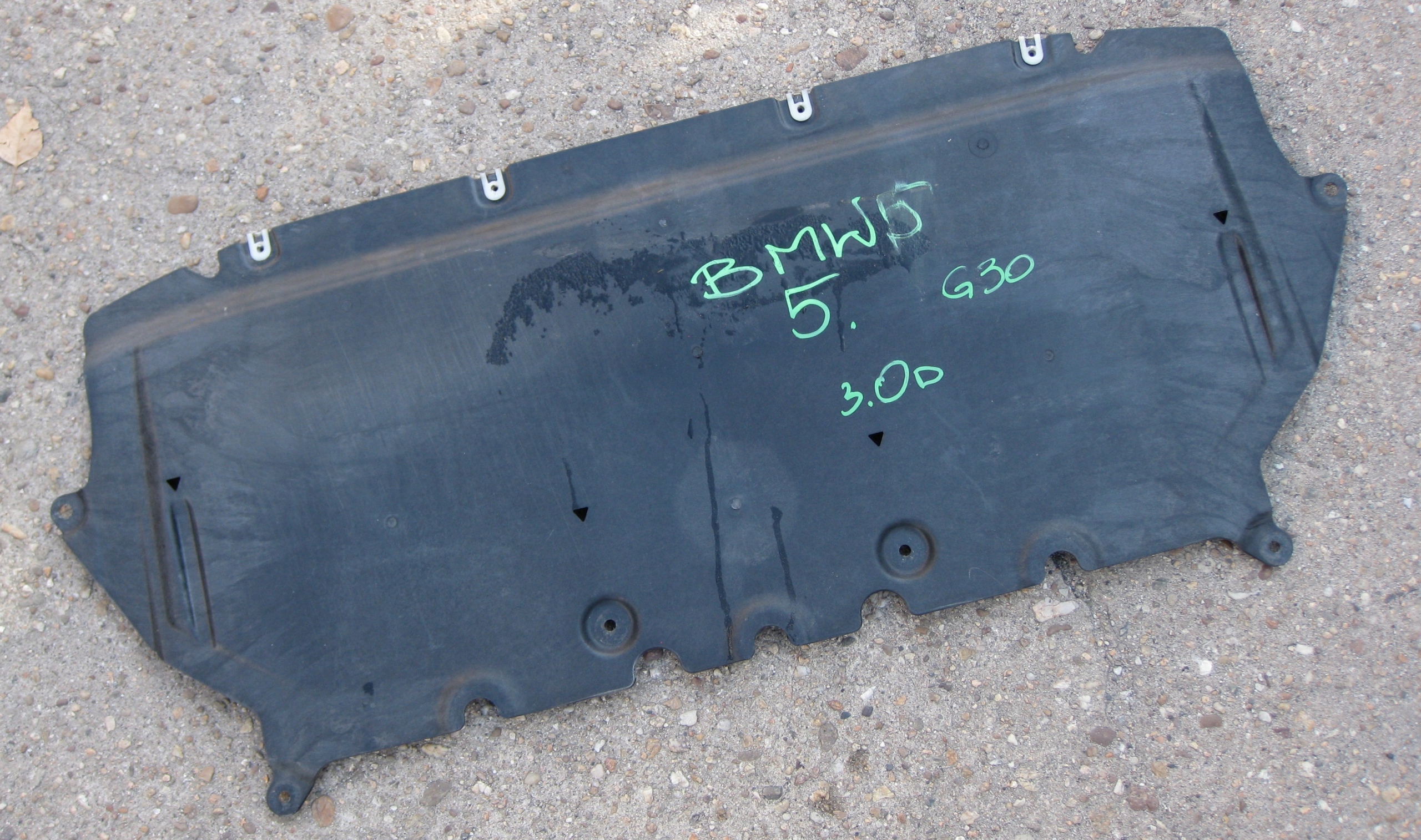 BMW 5 G30 3.0D 19R cover below engine 7340168