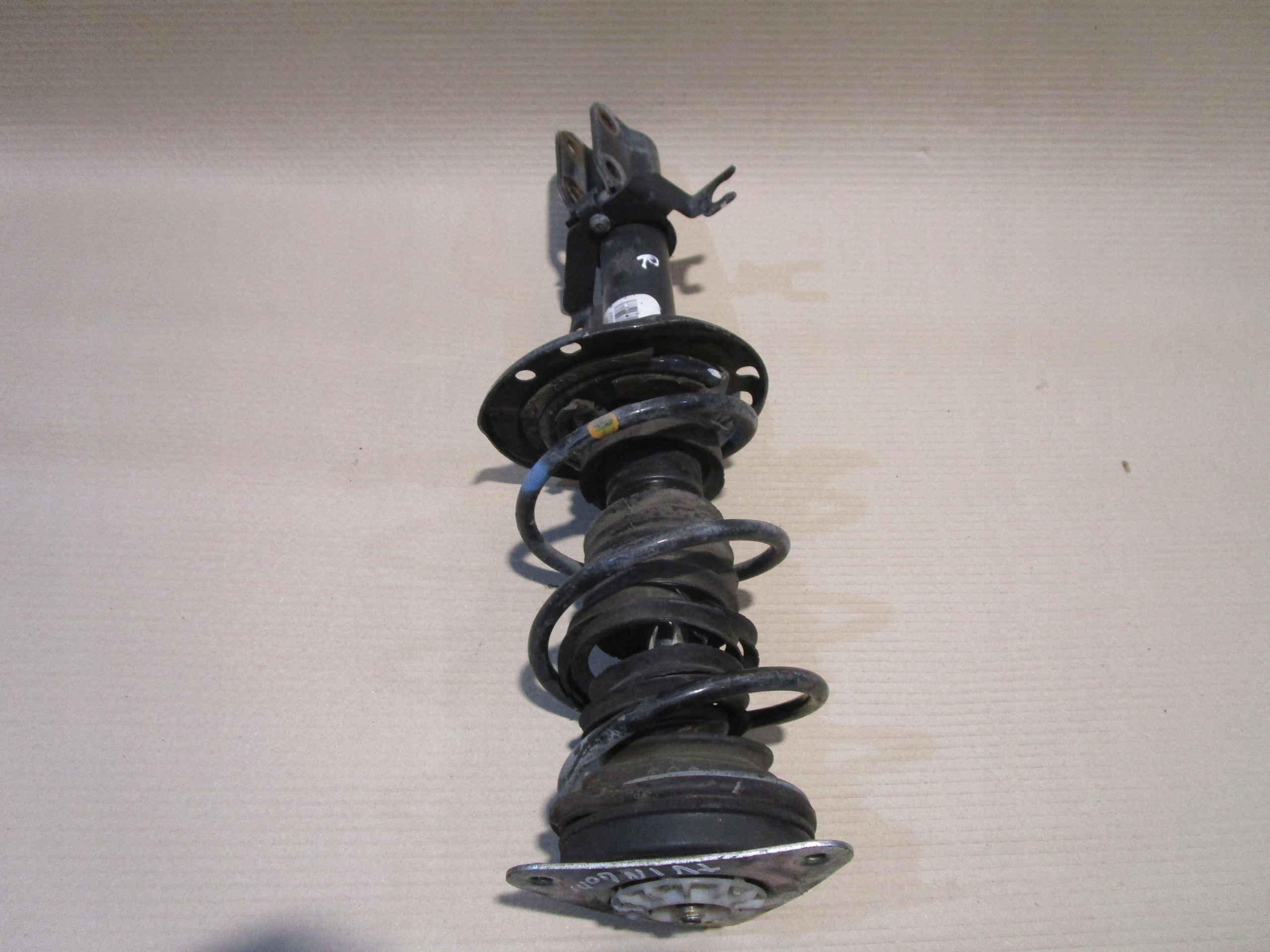 Amortyzator przód prawy Renault Twingo III 14- Producent części Renault OE