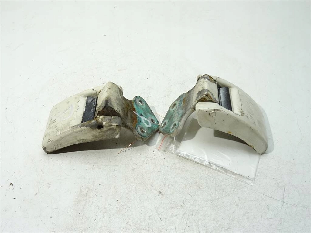 ZAWIAS DRZWI TYLNYCH PRAWY VW Transporter V T5