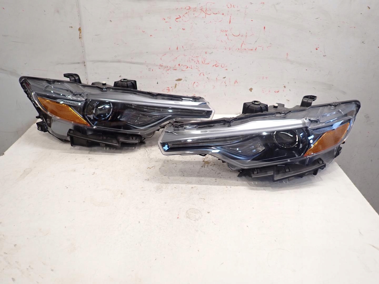light front front right MASERATI LEVANTE 2016- BI-XENON 670034639 USA