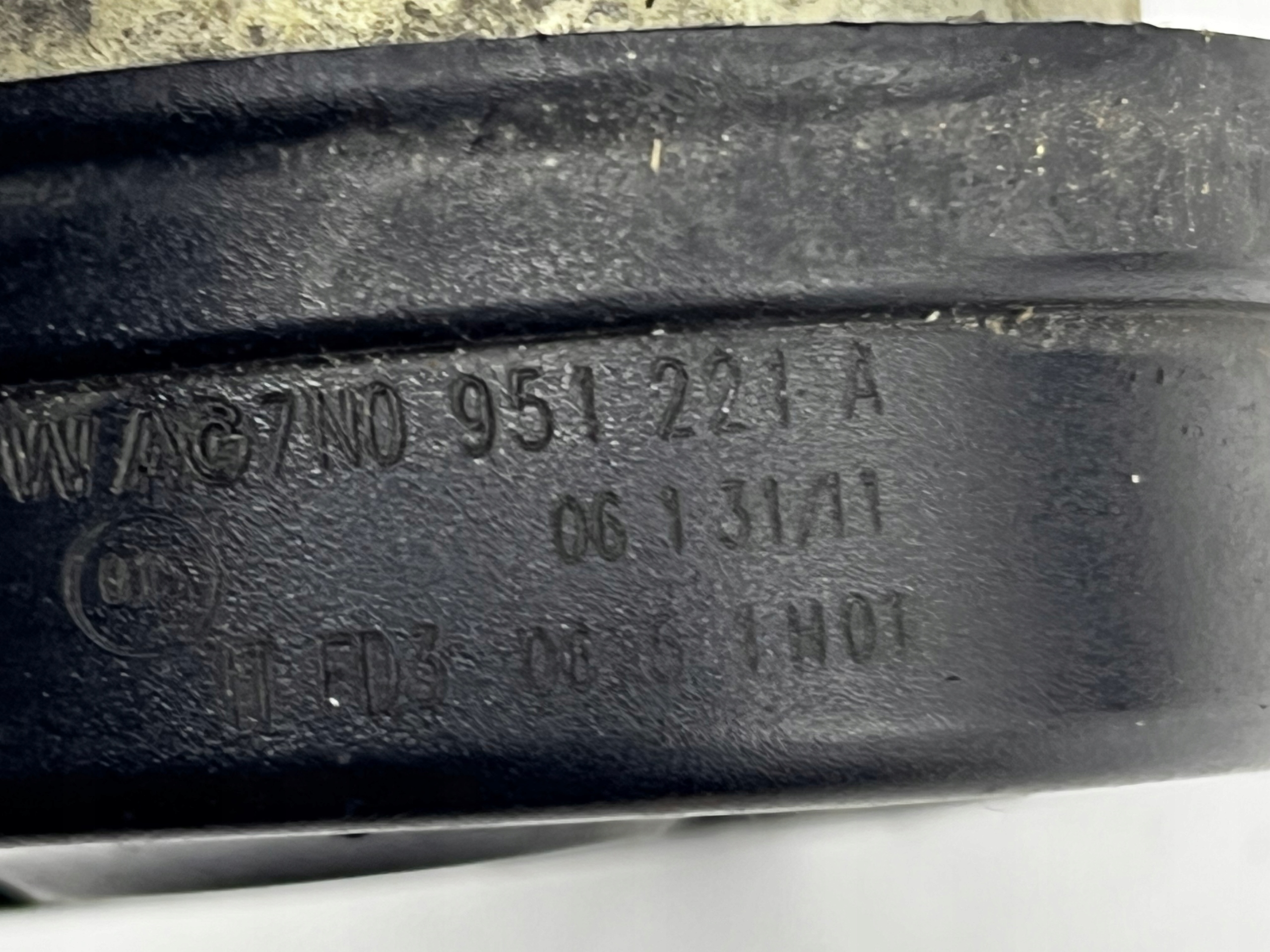 VW PASSAT B7 KLAKSON SYGNAL + Support plaque 7N0951223A 3AA951182A