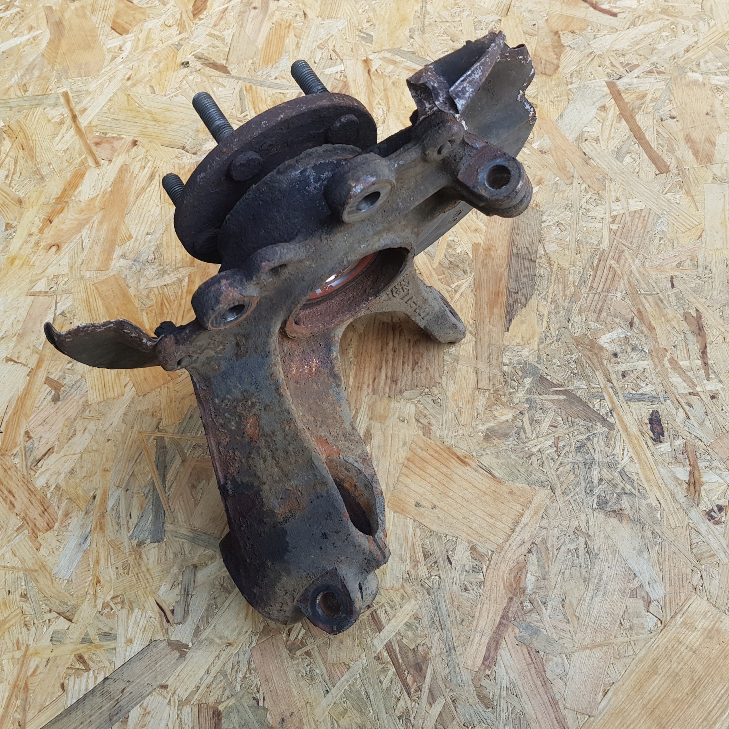 FORD FOCUS Mk3 10-18r ЦАПФА ЛІВИЙ ЛІВА ПЕРЕД