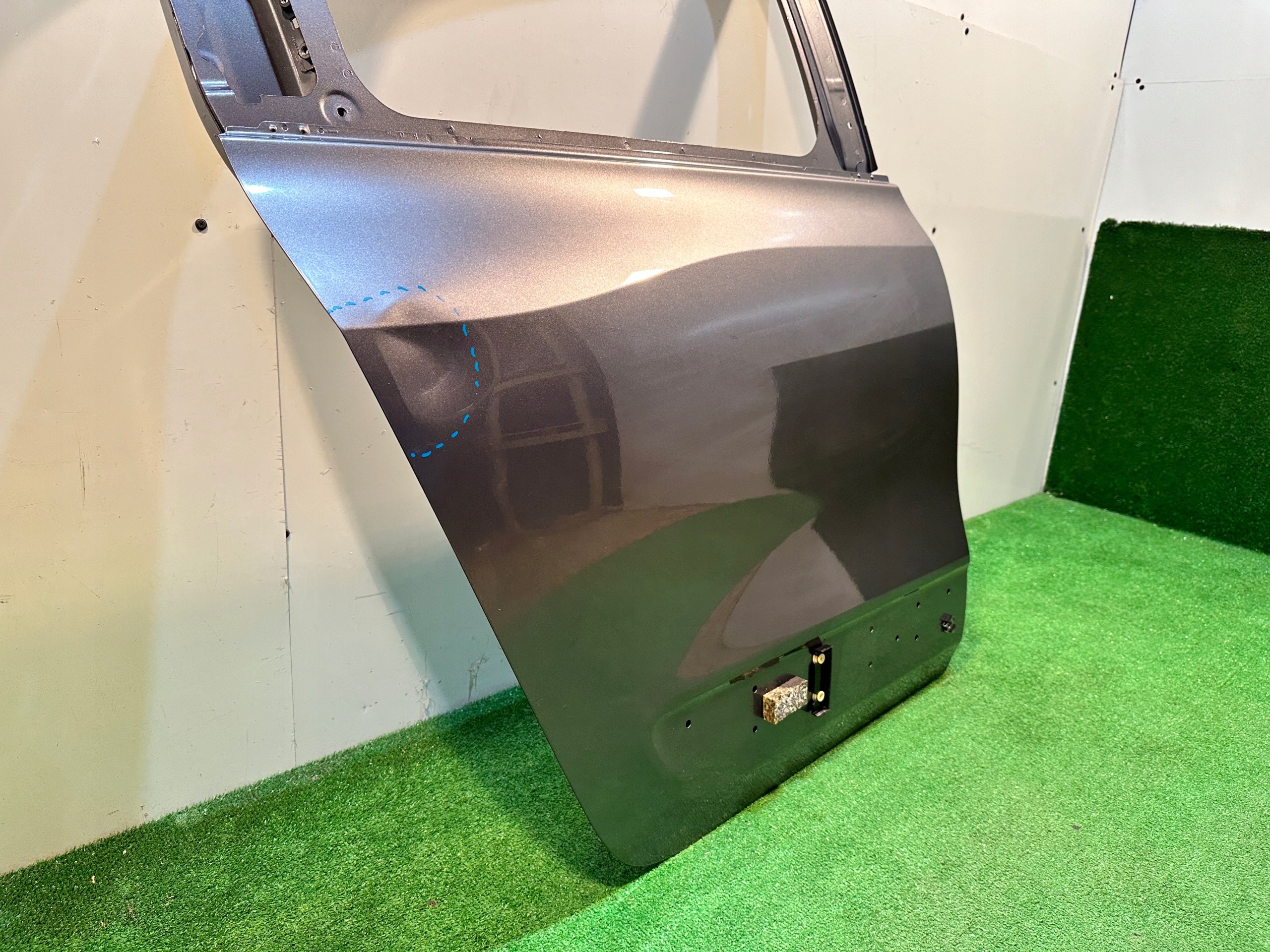 RENAULT TWINGO III 14- door right rear part rear. right