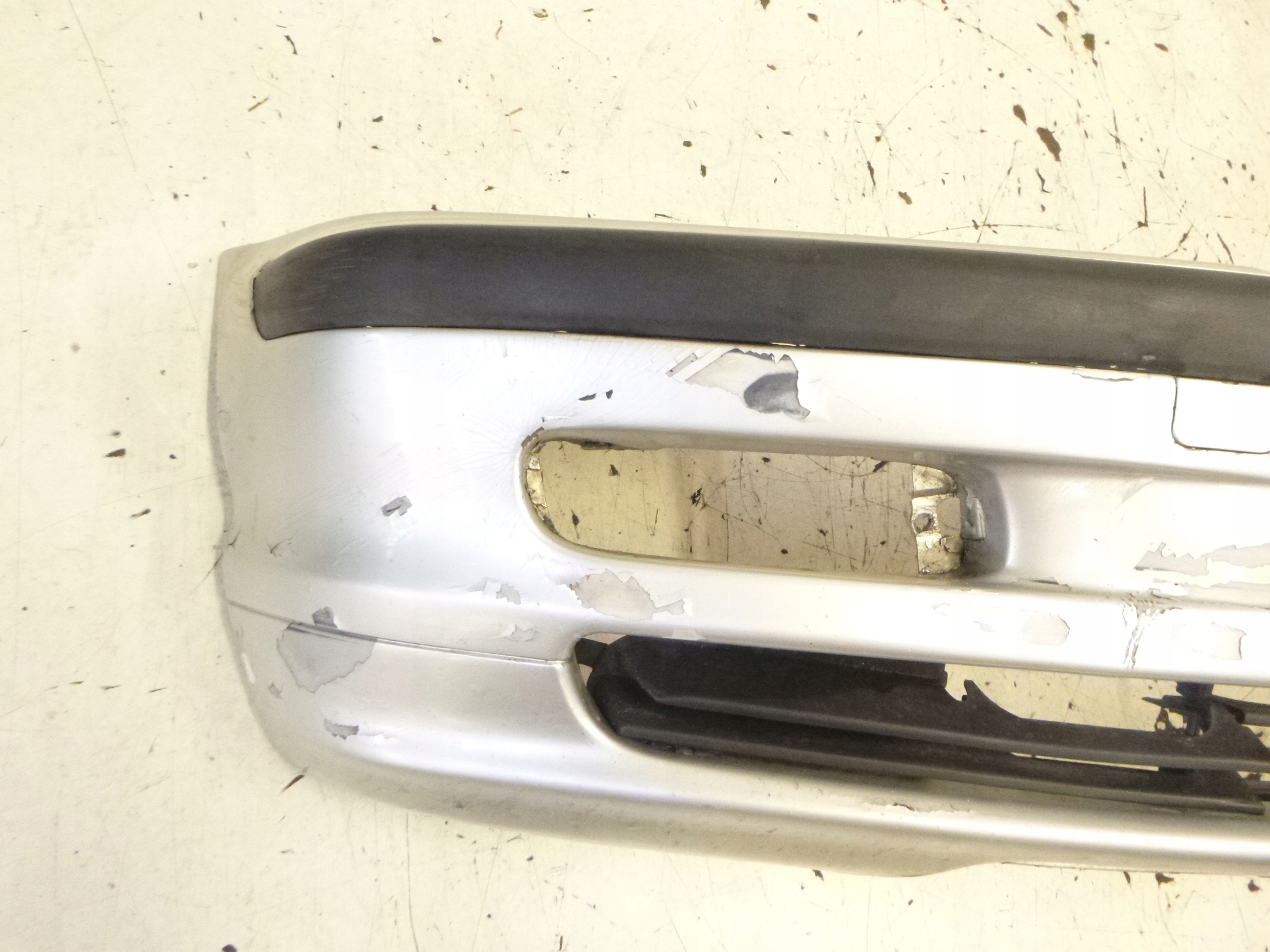 Frontstoßstange BMW E46 354/7 2000r. Sedan