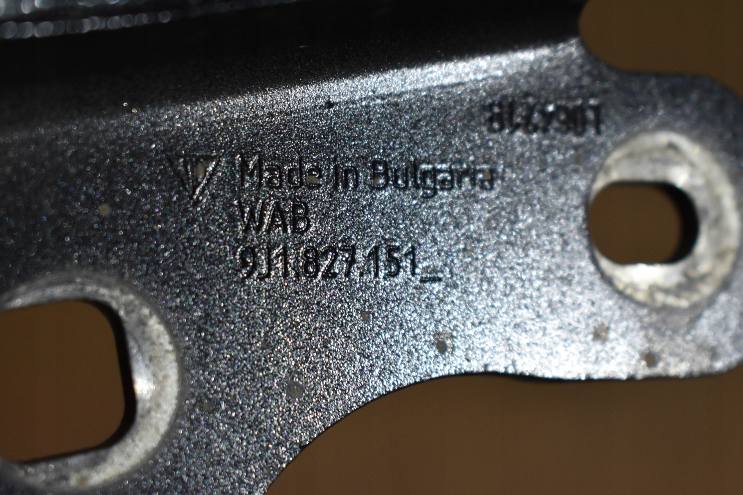 hinge bonnet left rear holder PORSCHE TAYCAN 1