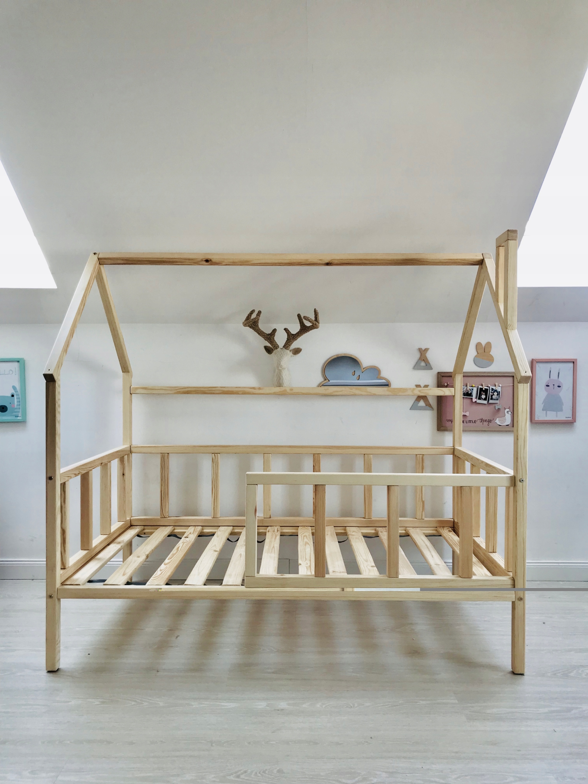 Łózko Domek na nóżkach 90x190 NOWOŚĆ Woodenheaven Szerokość produktu 98 cm