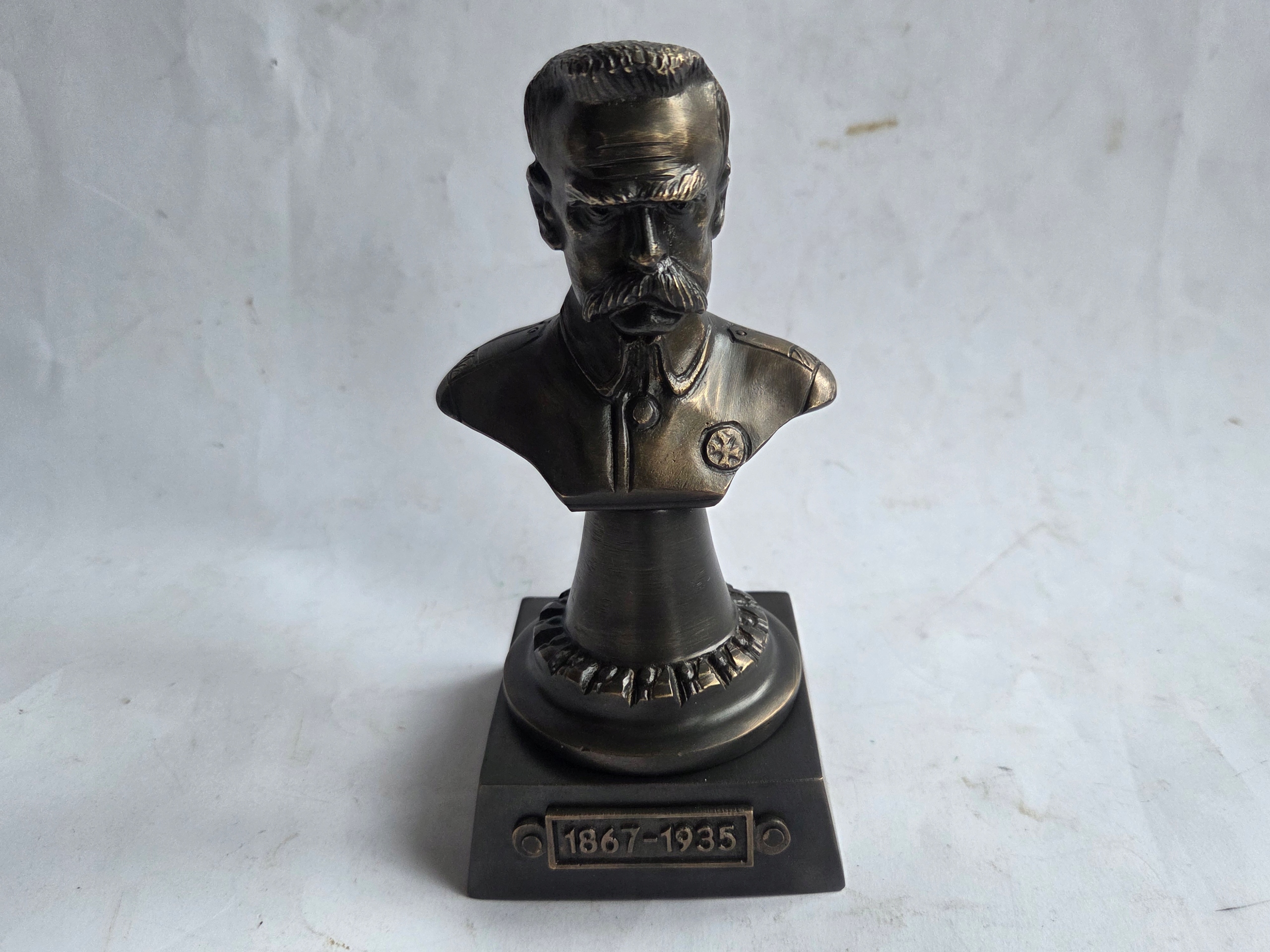 Popiersie Józef Piłsudski, sygnowane (15 cm)