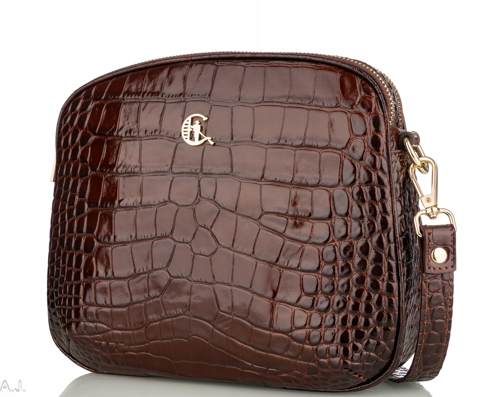 Dámská kabelka přes rameno kožená z elegantní kůže lakovaná polskou barvou