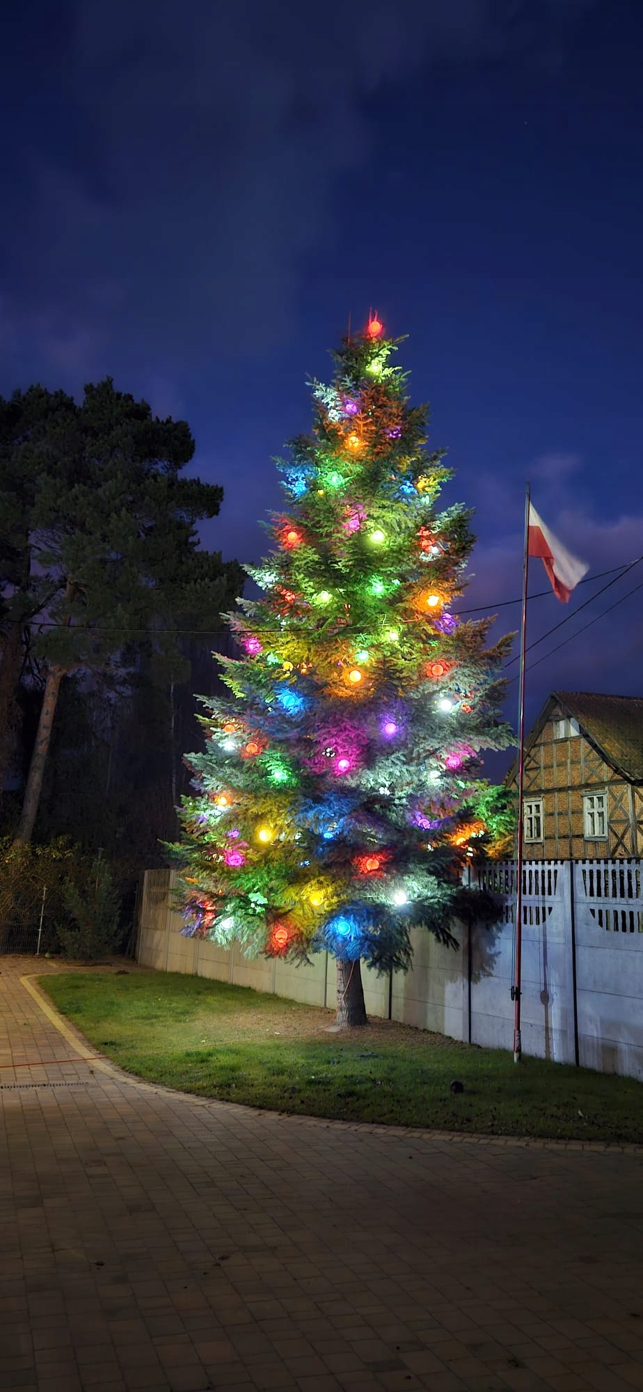 polské venkovní Vánoční osvětlení na stromeček koule 14 kusů 12 cm